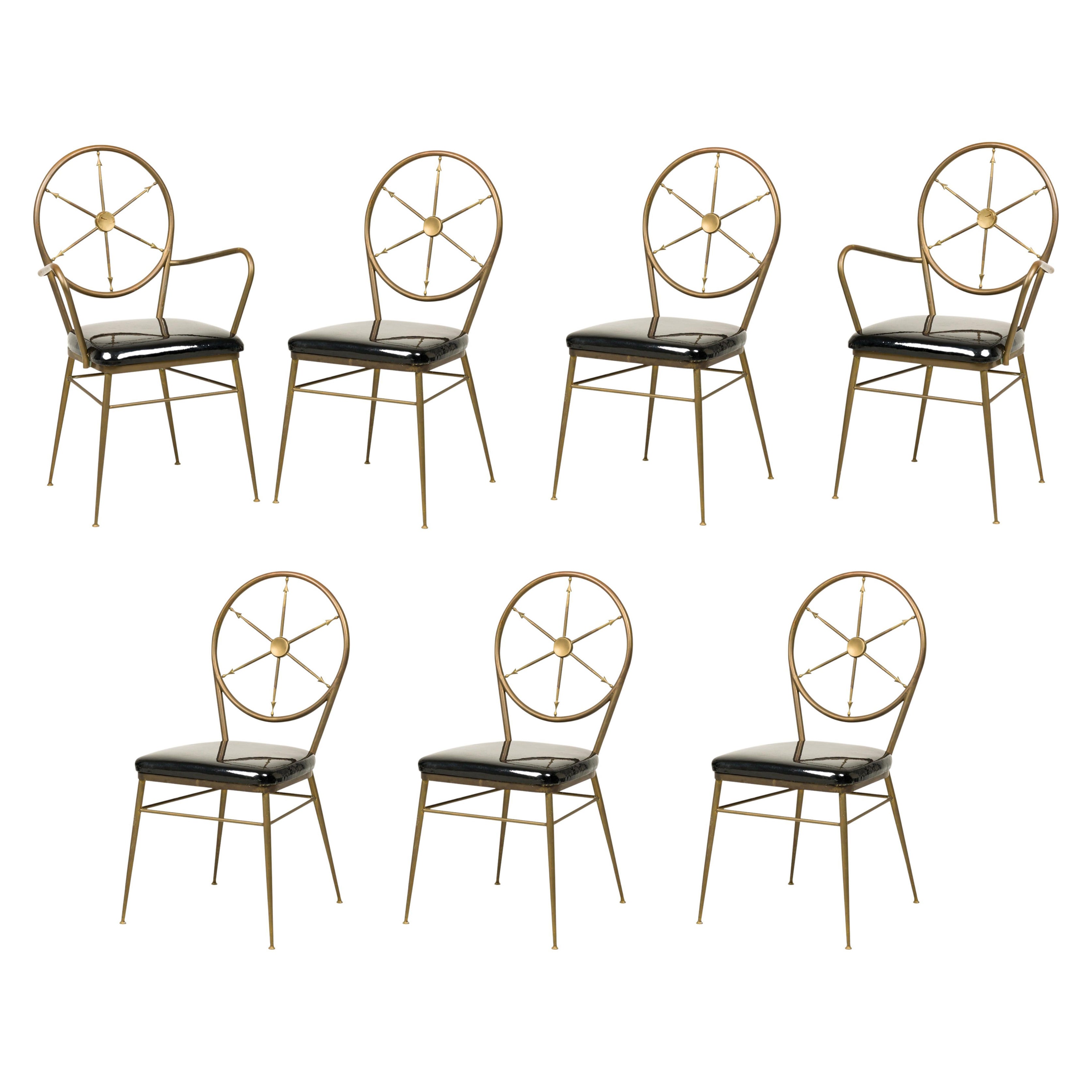 Ensemble de 7 pièces  Ensemble de chaises italiennes en laiton nautique et cuir verni noir en vente