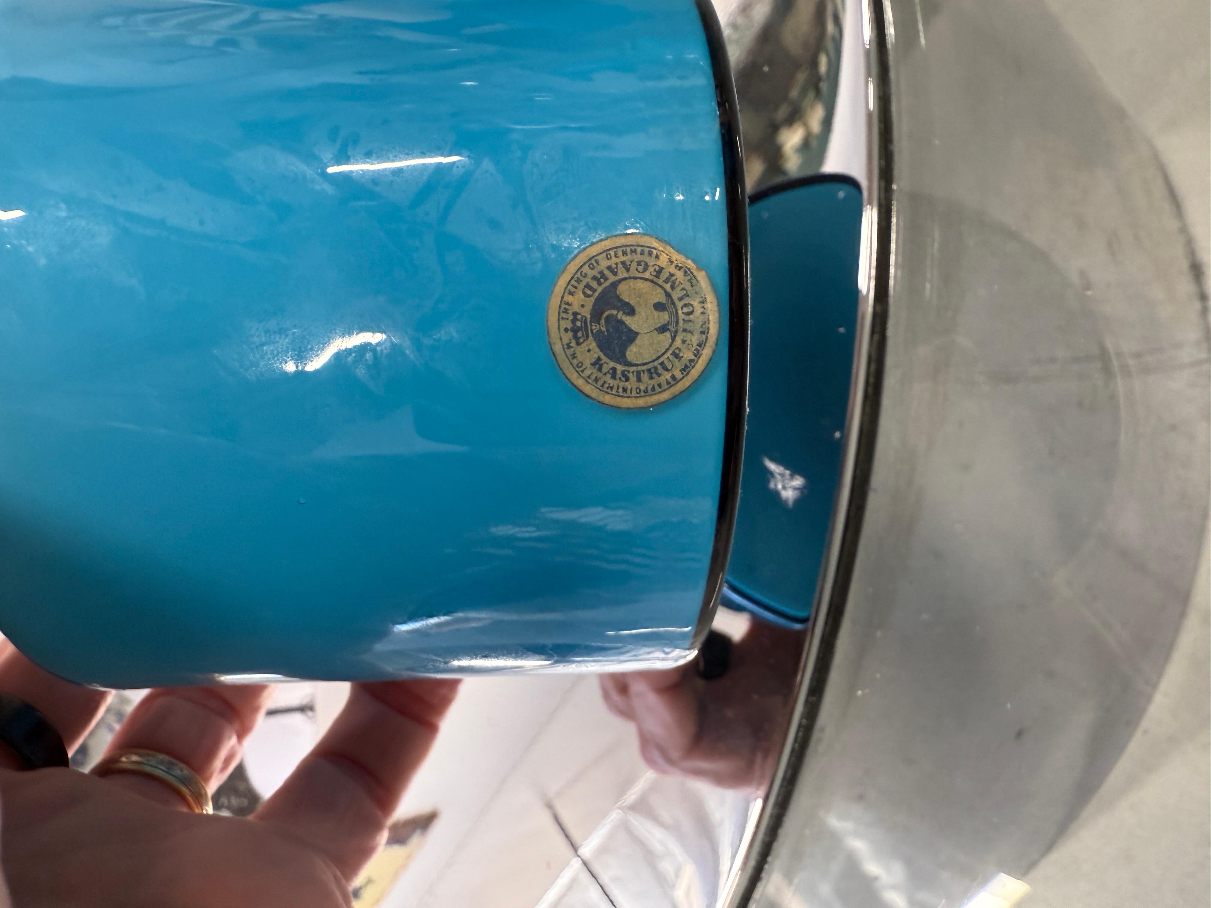 Set di 7 vasi Kastrup Holmegaard bianchi incamiciati blu in vendita 3