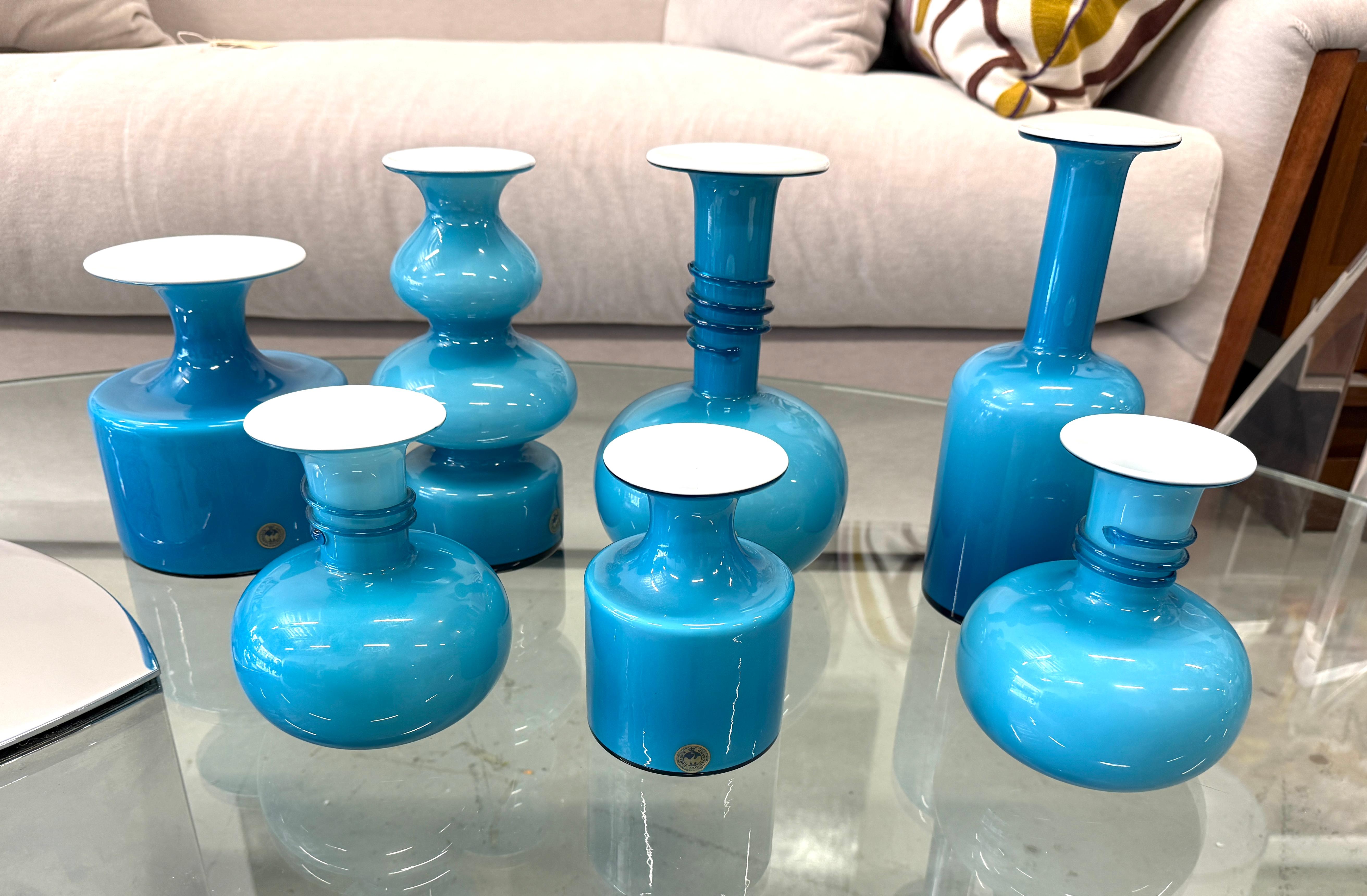 Set di 7 vasi Kastrup Holmegaard bianchi incamiciati blu in vendita 8
