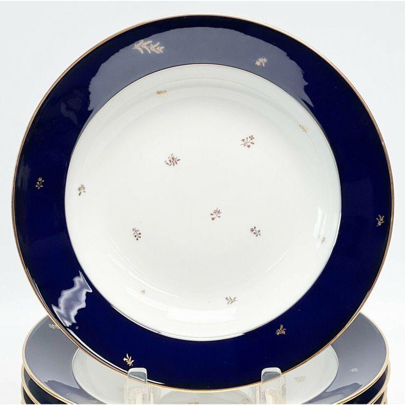 Set of 7 Manufacture de Sevres hand painted porcelain rimmed soup bowls, circa 1947

7 Manufacture de Sevres hand painted porcelain rimmed soup bowls. White to the center, a cobalt blue ground to the edge. Decorated with gilt flowers, gilt to the