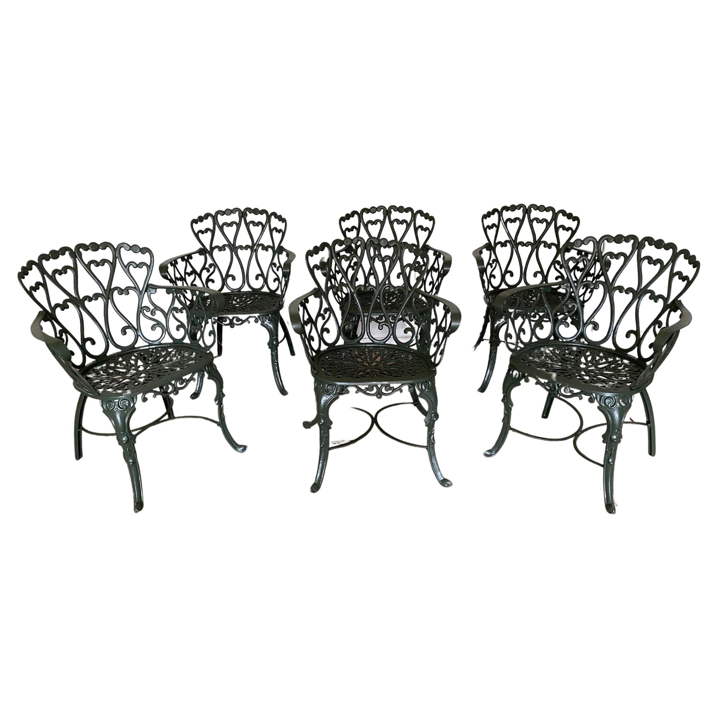 Calco Set di 7 sedie da pranzo da giardino in metallo fuso, moderne e di metà secolo in vendita