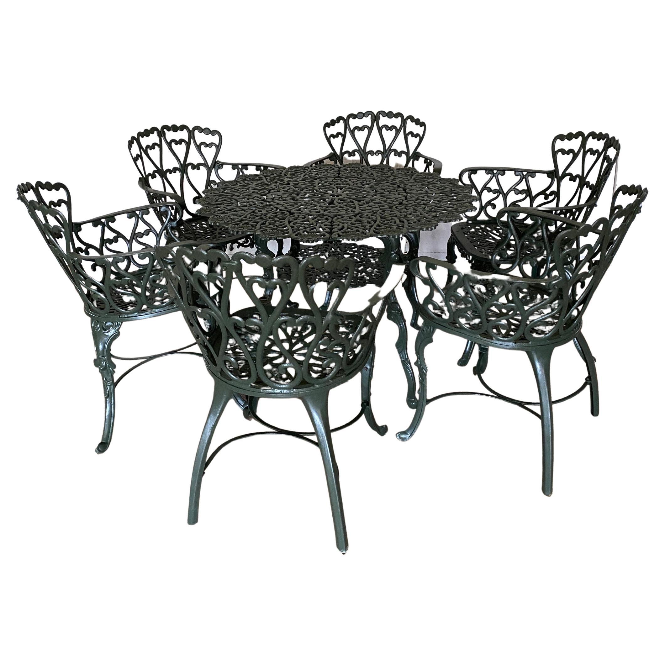 Alluminio Set di 7 sedie da pranzo da giardino in metallo fuso, moderne e di metà secolo in vendita