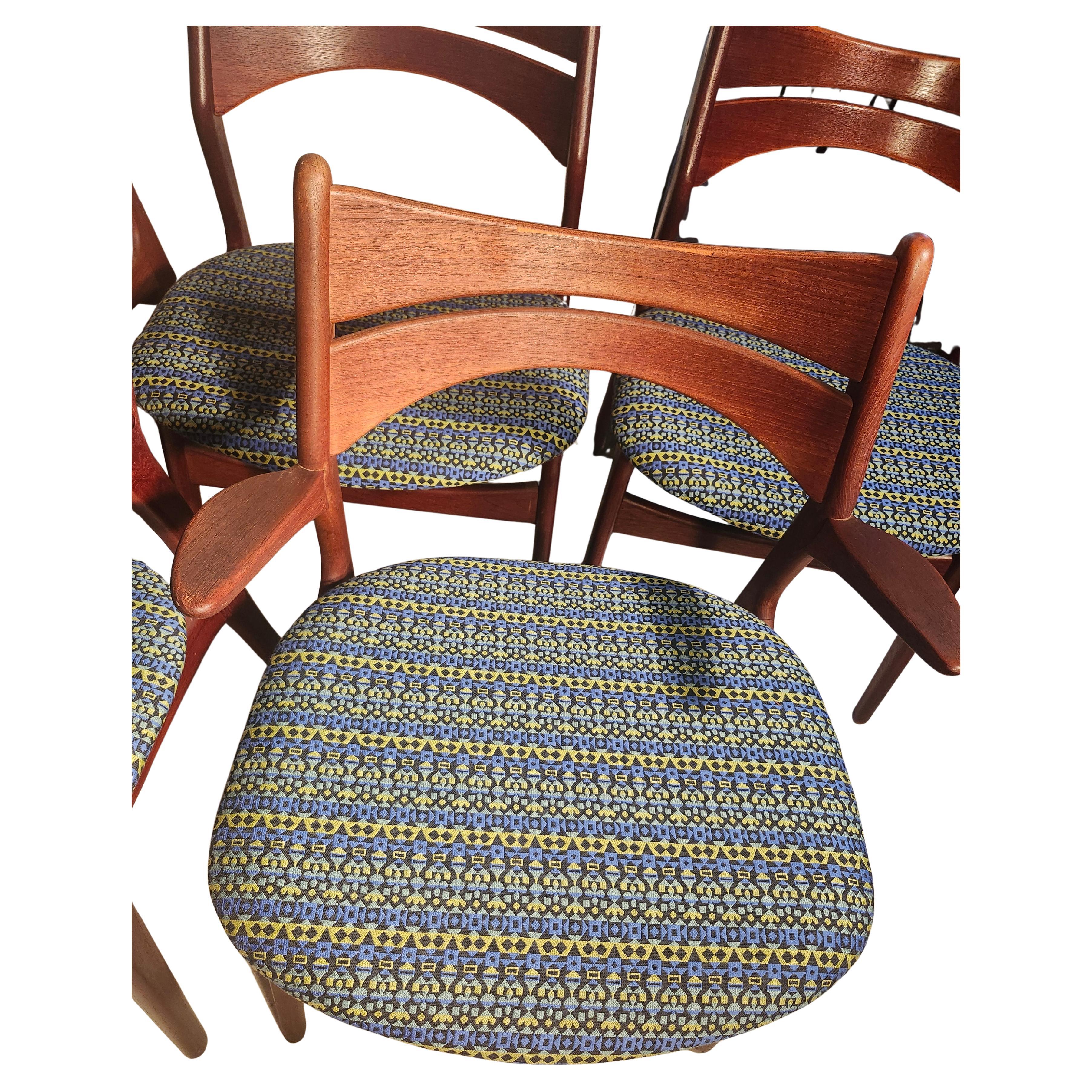Juego de 7 sillas de comedor modernas de mediados de siglo de Erik Buch 2 sillones escandinavos Hecho a mano en venta