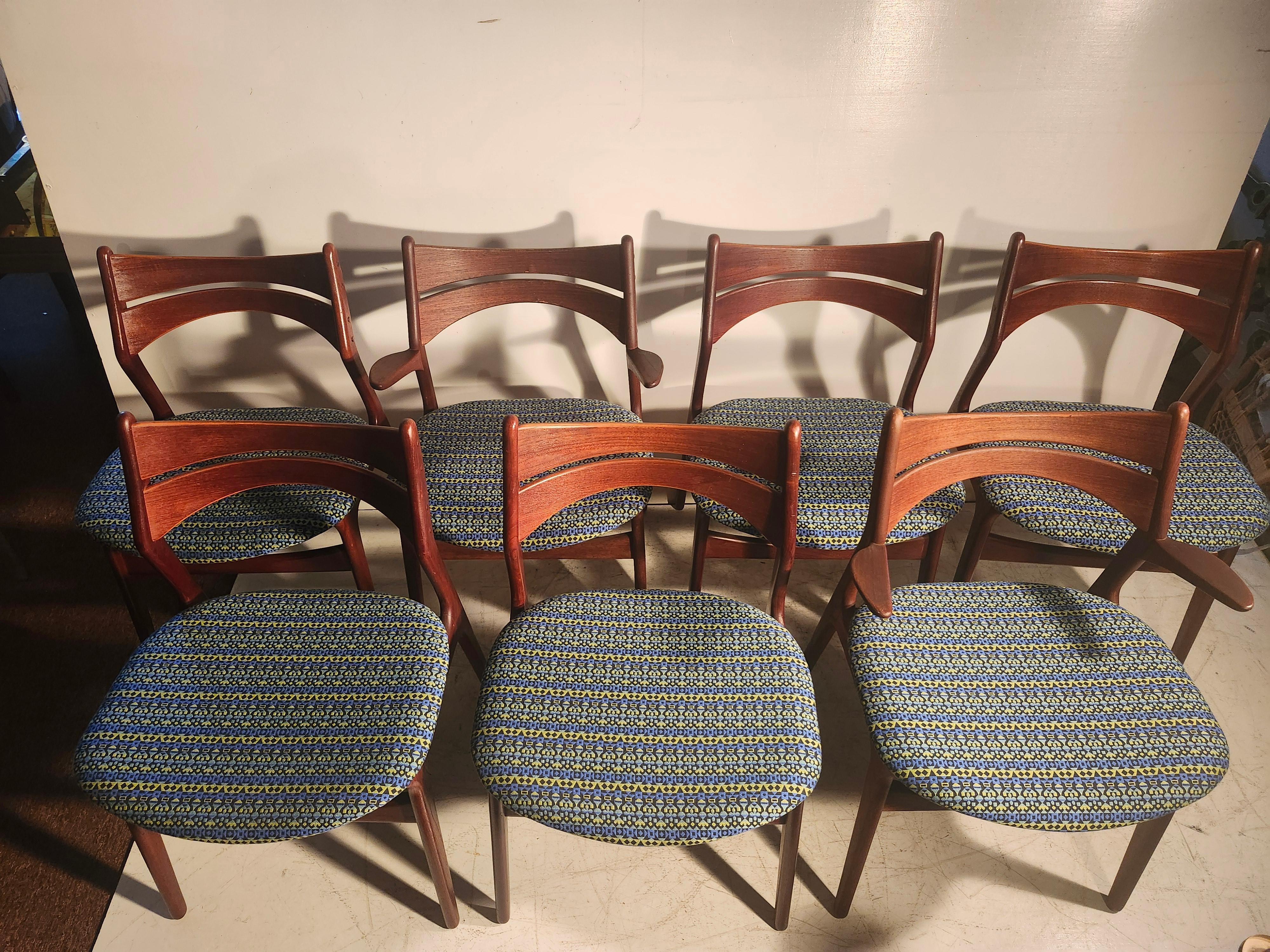 Juego de 7 sillas de comedor modernas de mediados de siglo de Erik Buch 2 sillones escandinavos Tela en venta