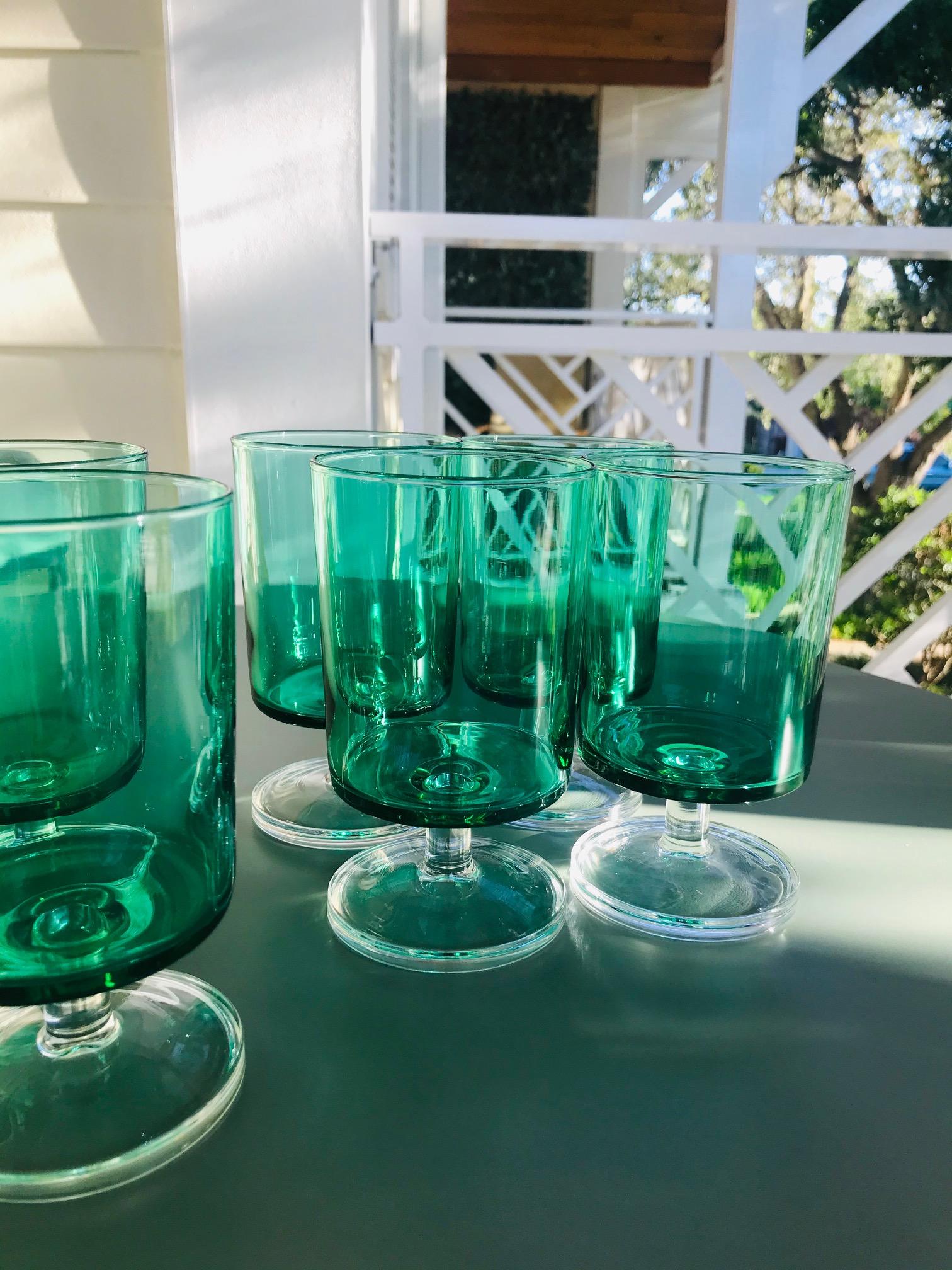 Set of 7 Mid-Century Modern French Crystal Wine Glasses in Emerald, 1960s 3