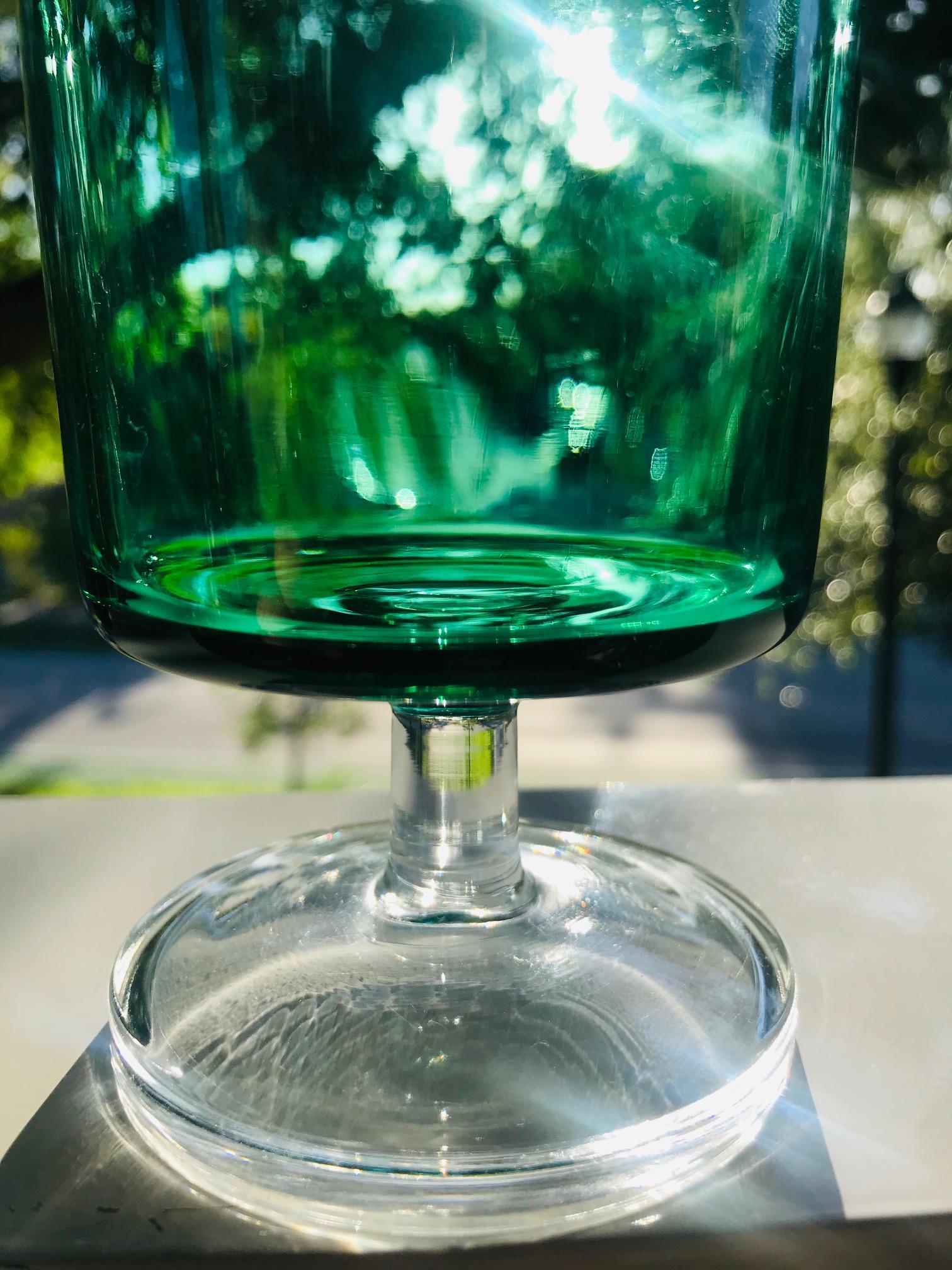 Set of 7 Mid-Century Modern French Crystal Wine Glasses in Emerald, 1960s 4