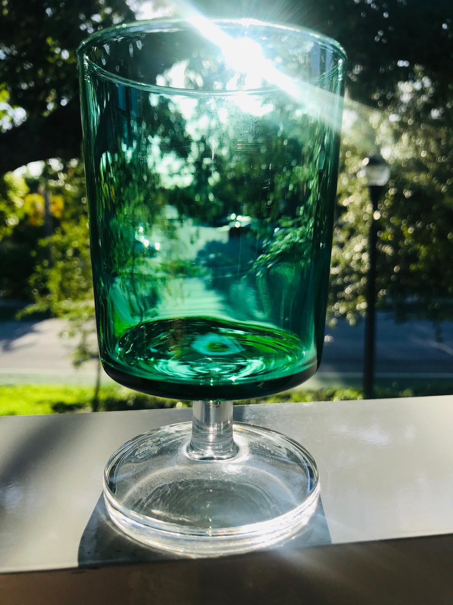 Set of 7 Mid-Century Modern French Crystal Wine Glasses in Emerald, 1960s In Excellent Condition In Fort Lauderdale, FL