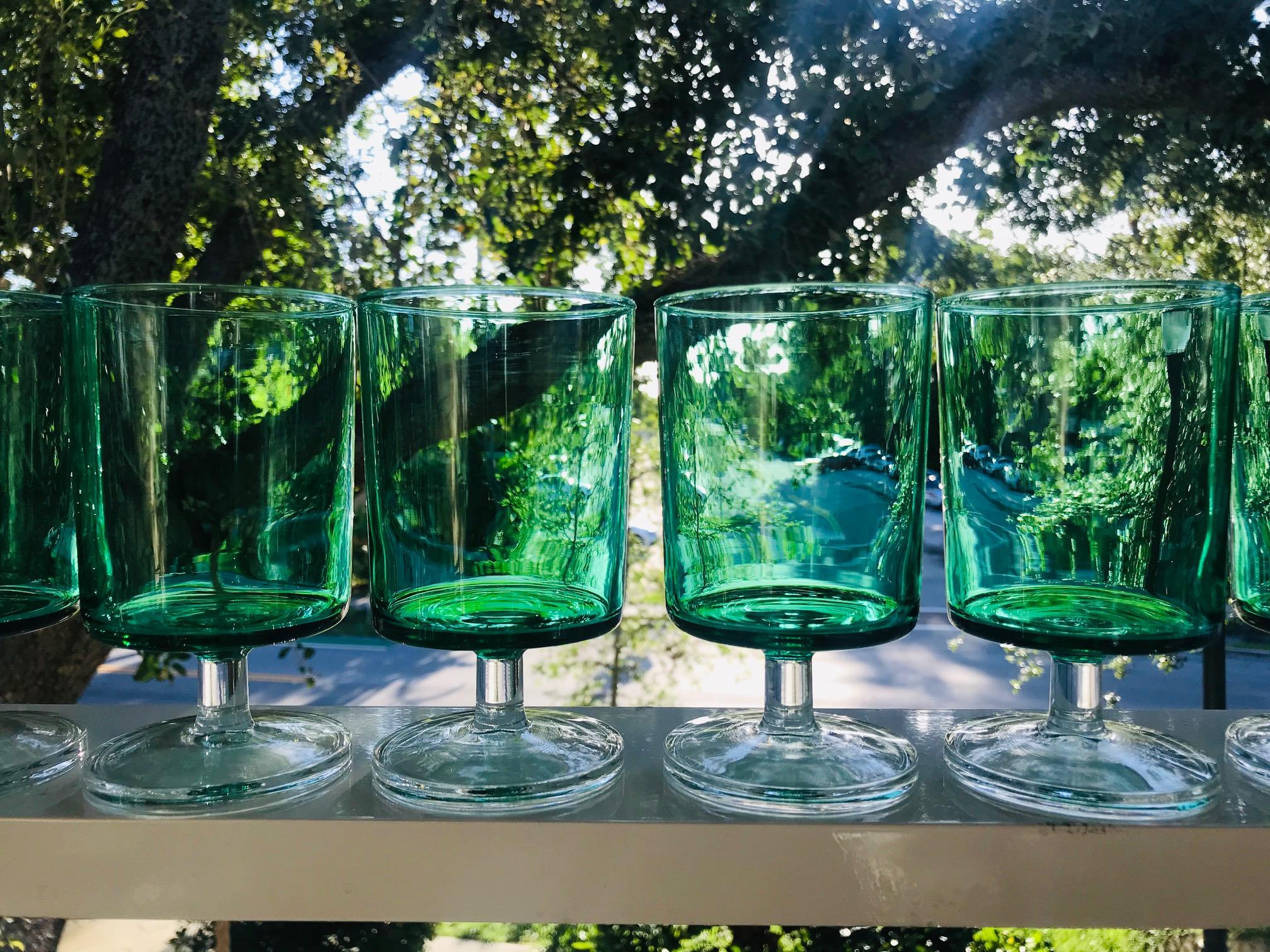 Mid-20th Century Set of 7 Mid-Century Modern French Crystal Wine Glasses in Emerald, 1960s