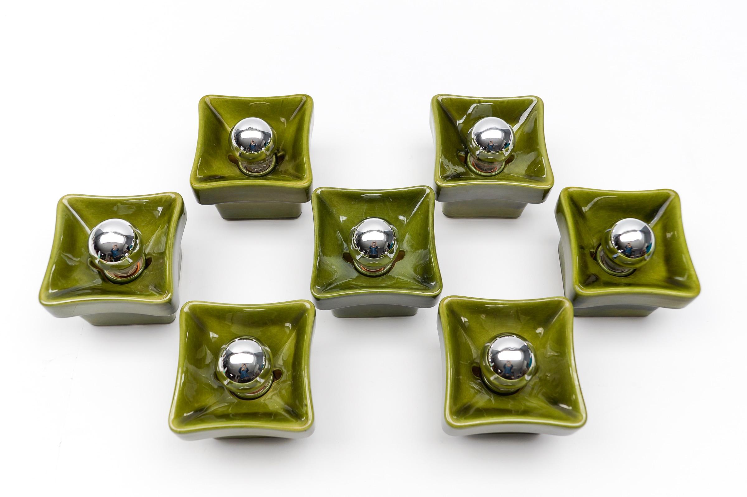 Set of 7 Mid-Century Modern Green Ceramic Wall Lights or Flush Mounts, Italy 60s In Good Condition For Sale In Nürnberg, Bayern