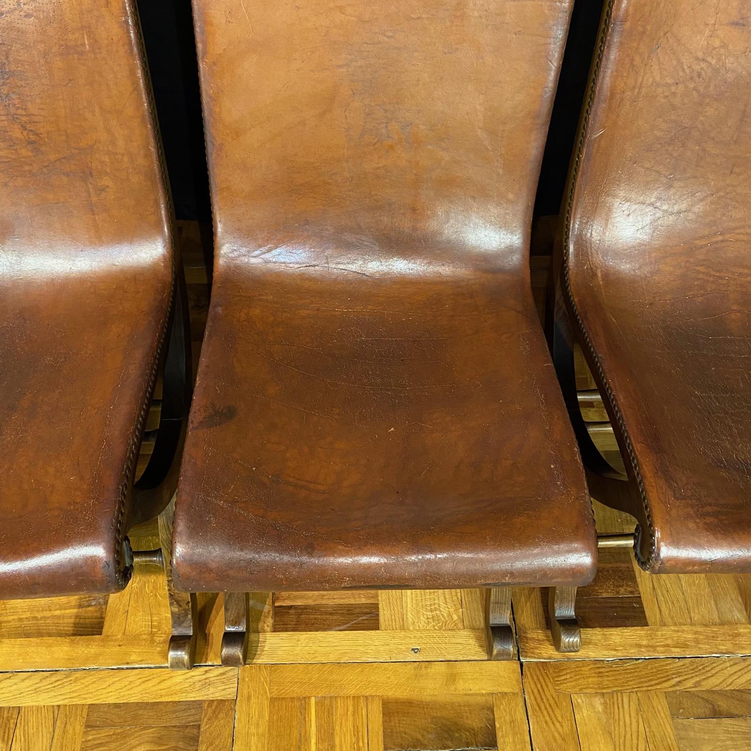 7 Esszimmerstühle aus Leder und Eiche, Mid Century Modern im Angebot 3