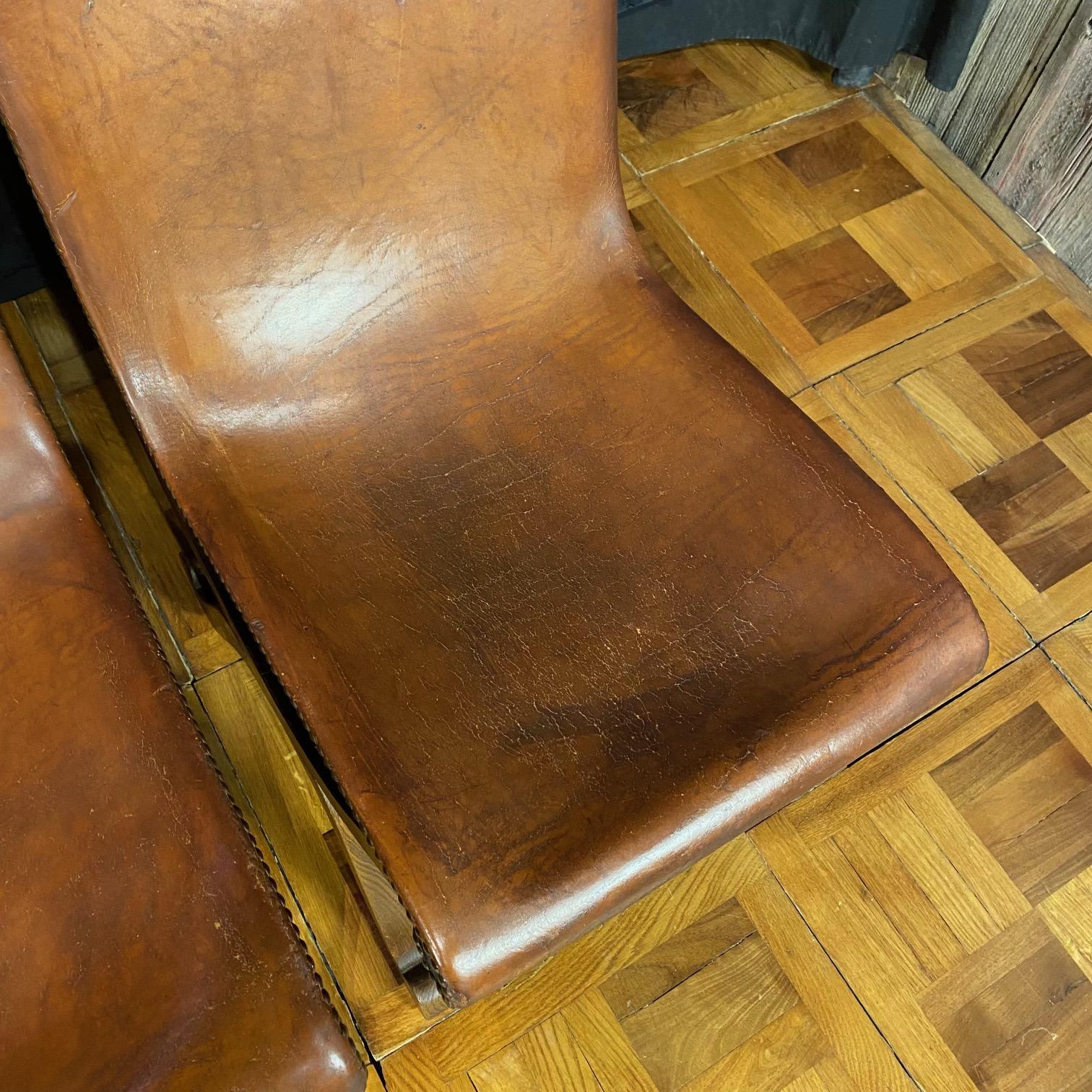 7 Esszimmerstühle aus Leder und Eiche, Mid Century Modern im Angebot 5