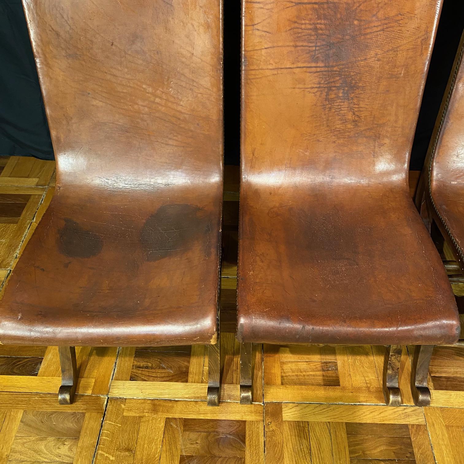 7 Esszimmerstühle aus Leder und Eiche, Mid Century Modern im Angebot 2