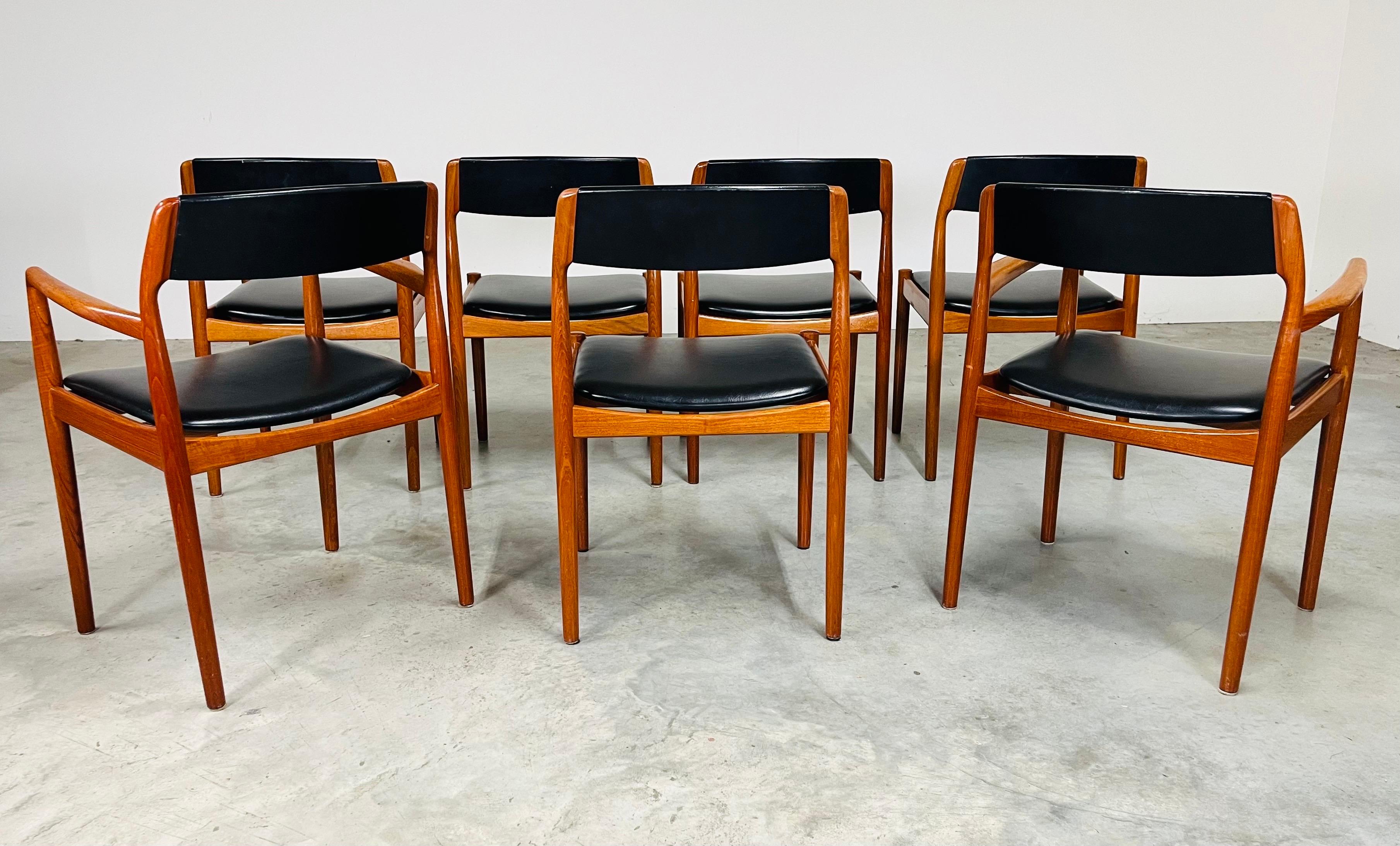 Scandinavo moderno Set di 7 sedie da pranzo danesi di metà secolo in teak di Niels Otto Moller anni '60 in vendita