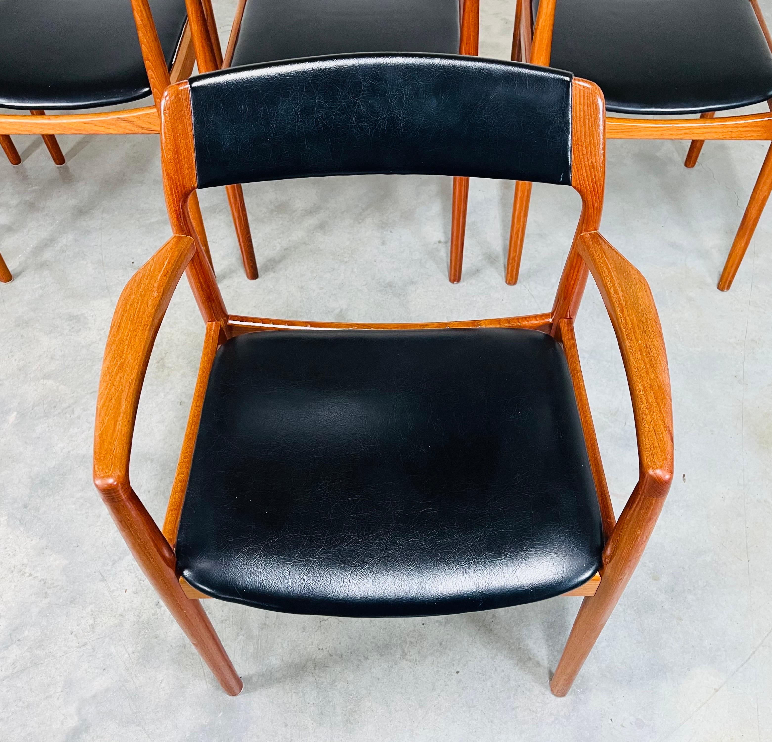 Set di 7 sedie da pranzo danesi di metà secolo in teak di Niels Otto Moller anni '60 in vendita 1