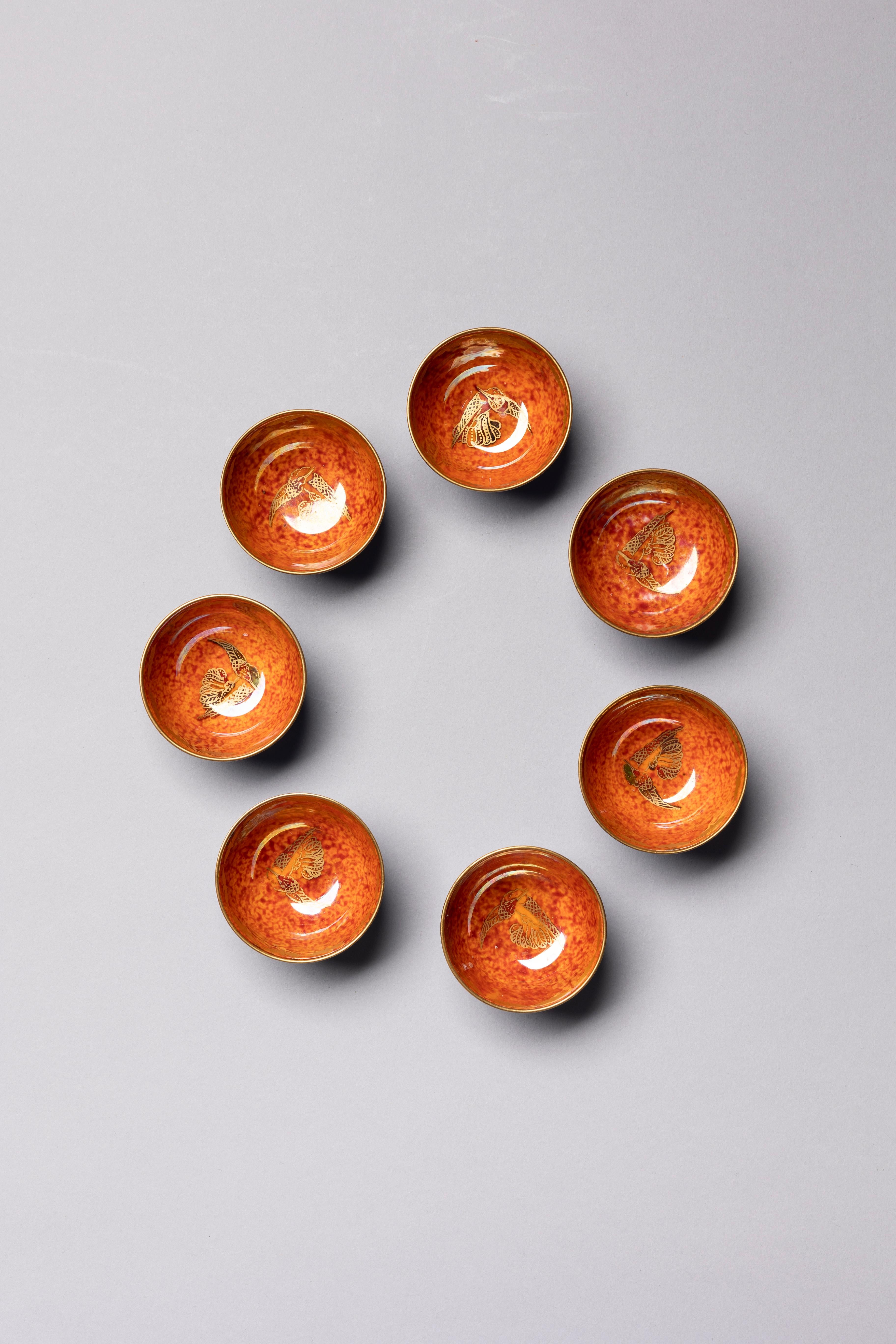 Inglese Set di 7 ciotole in miniatura Wedgwood Lustre di Daisy Makeig-Jones in vendita