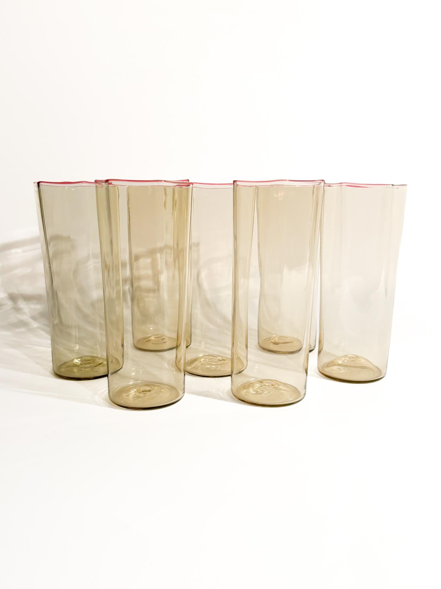 Juego de siete vasos de cristal de Murano realizados por Carlo Scarpa para Venini en los años 30

Ø cm 6 h cm 14

Carlo Scarpa (2 de junio de 1906 - 28 de noviembre de 1978) fue un arquitecto y diseñador italiano considerado una de las figuras más
