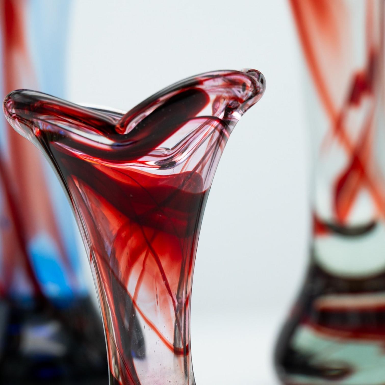 Satz von 7 Murano-Vasen aus mehrfarbigem Glas, Italien, 1970 im Zustand „Gut“ im Angebot in Rijssen, NL