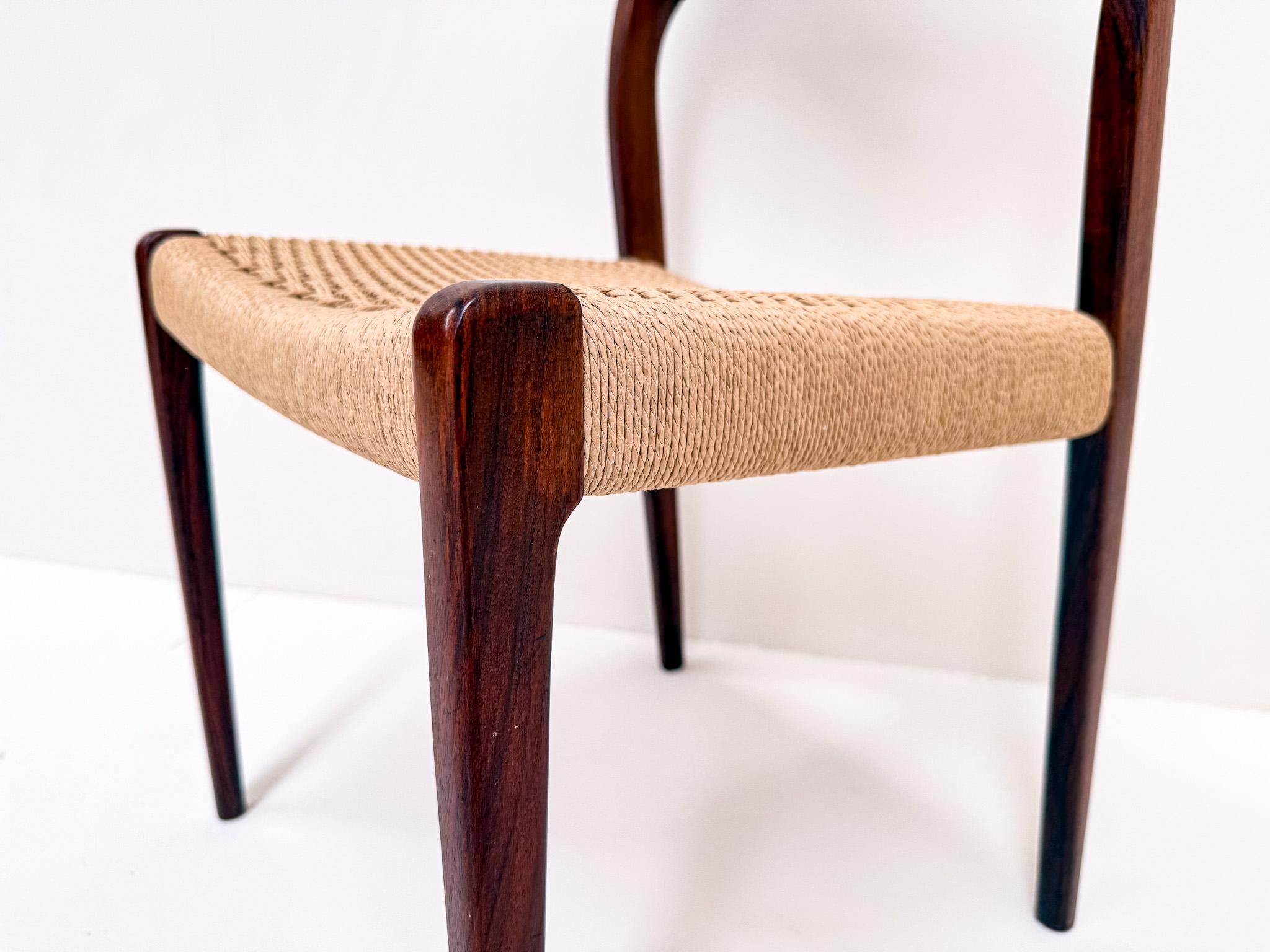 Corde en papier Set of 7 Niels Møller Model 71 Rosewood Dining Chairs, Denmark 1960s en vente