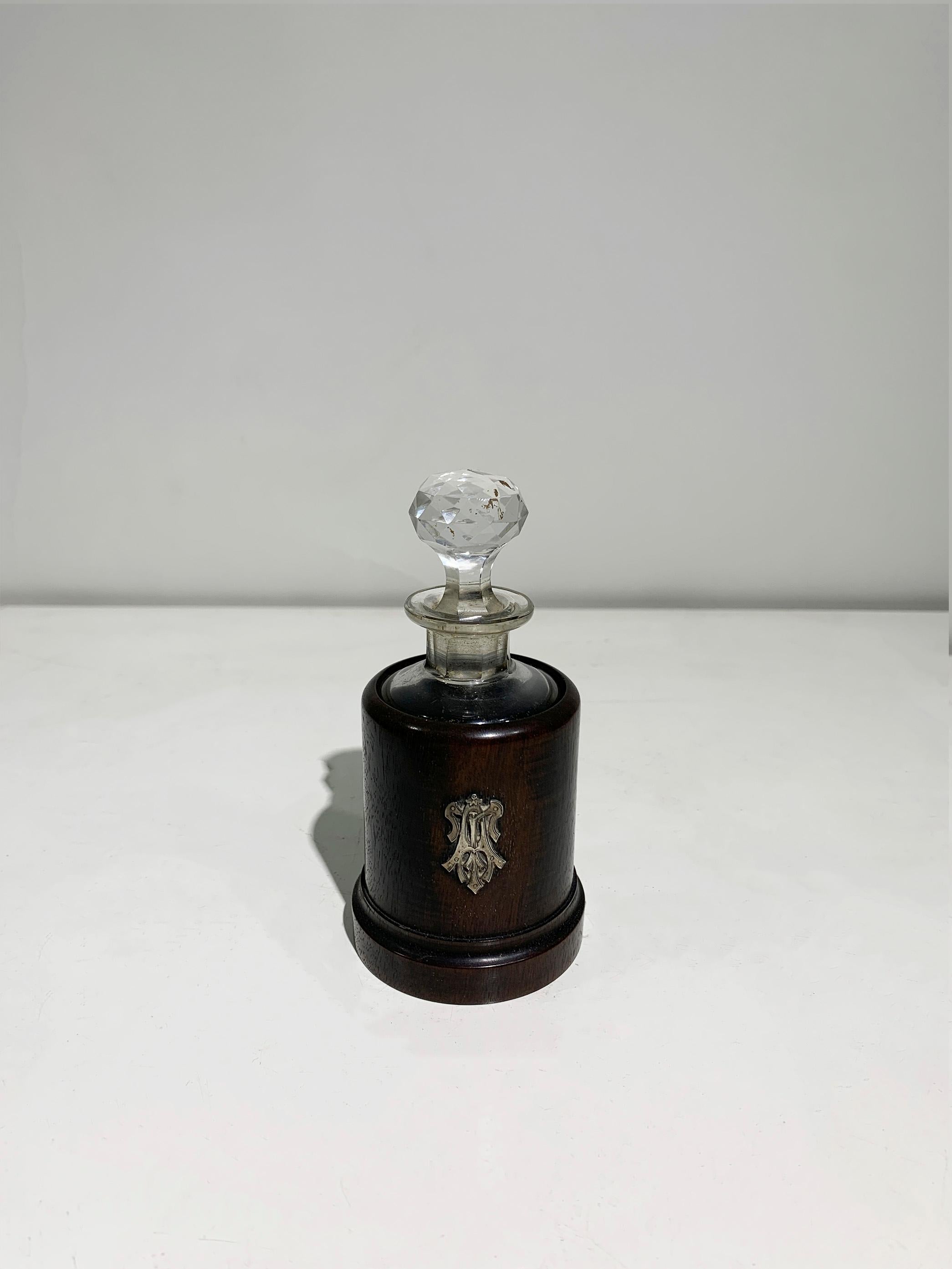 Argento Set di vanità antiche da 7 pezzi, in cristallo, ebano e argento Monogram in vendita