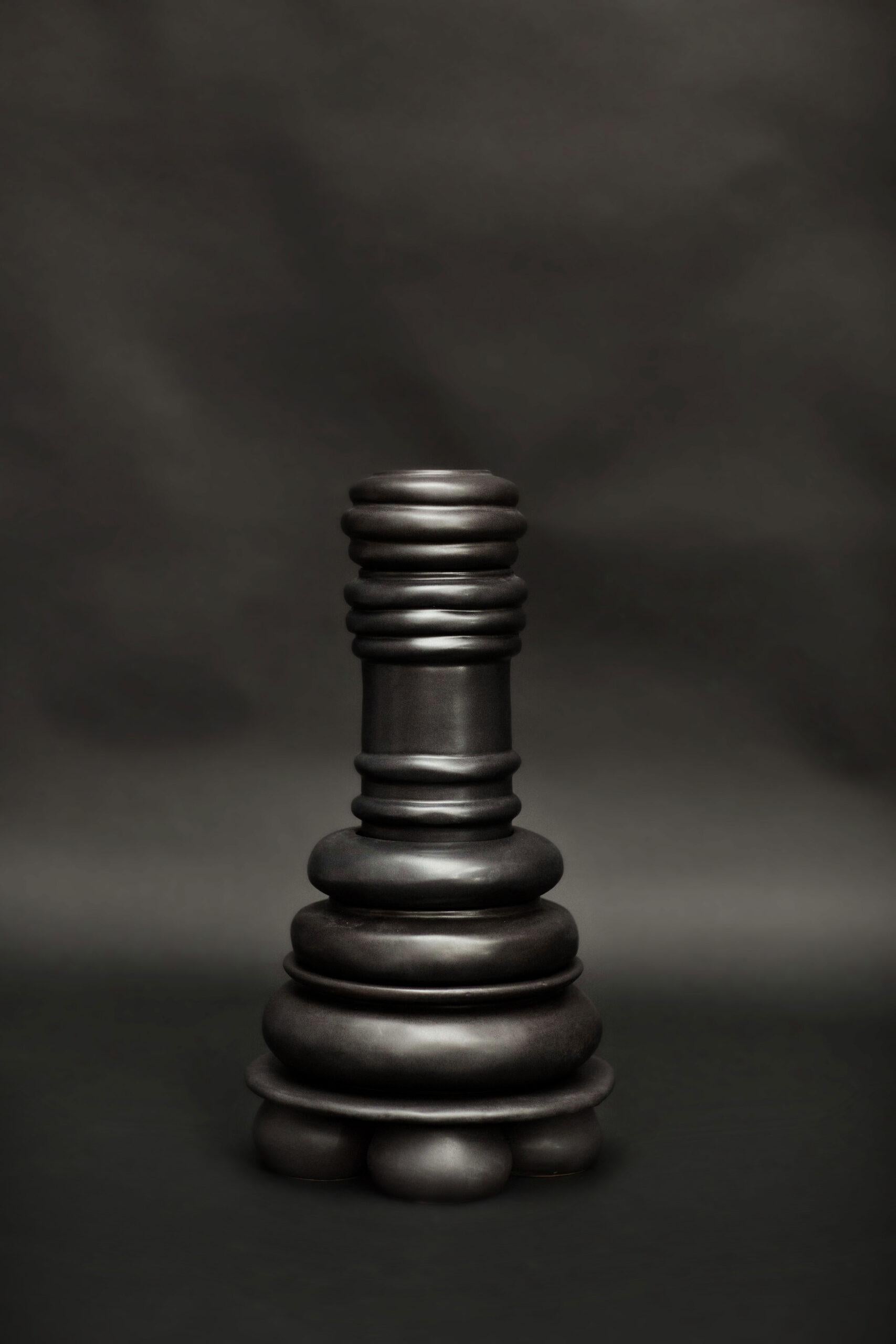Set di 7 piatti ROZMOVA di ZEMNA
Creato da Tetiana Krasutska.
Dimensioni: H 50. 
Materiali: Argilla.

ROZMOVA - è un set di piatti che si trasforma in un oggetto d'arredamento una volta che si mette
tutte le parti insieme. Lavoriamo insieme a un