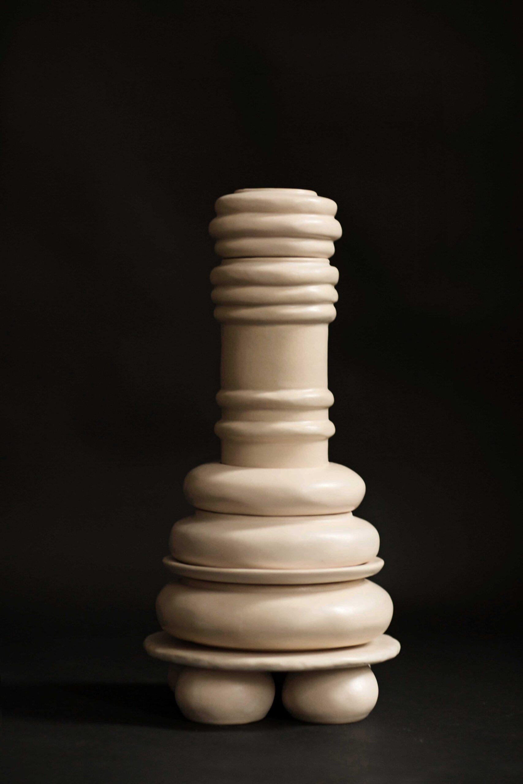 Set di 7 piatti ROZMOVA di ZEMNA
Creato da Tetiana Krasutska.
Dimensioni: H 50. 
Materiali: Argilla.

ROZMOVA - è un set di piatti che si trasforma in un oggetto d'arredamento una volta che si mette
tutte le parti insieme. Lavoriamo insieme a un