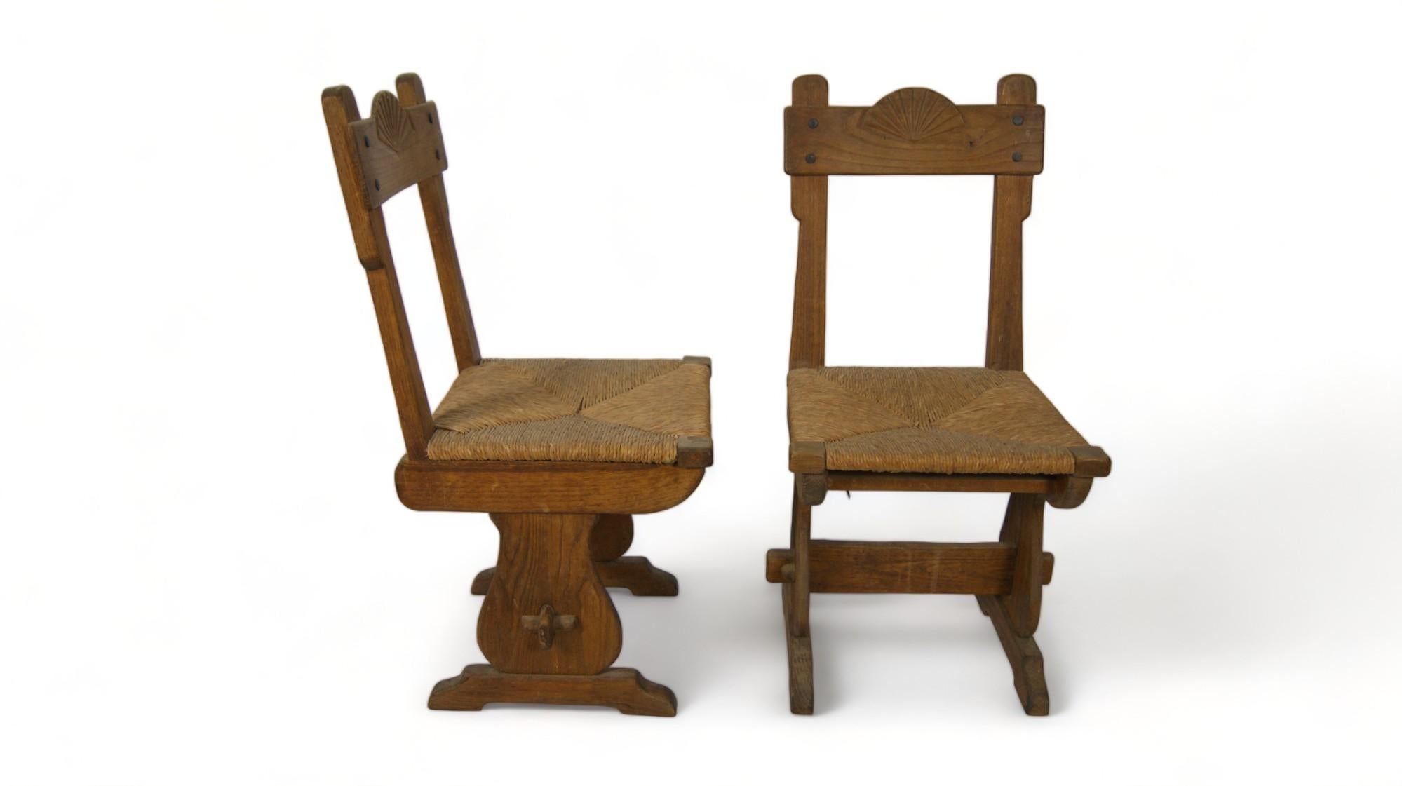 The rustic chair from the early 19th century, with a hand-carved shell, is a charming piece that evokes the simplicity and craftsmanship of the era. This chair, anchored in the charm of rustic tradition, reflects the skill and manual care that