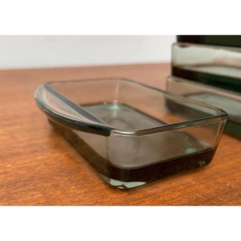 Petits plateaux-bols en verre du milieu du siècle au Danemark, de Holmegaard, années 1960, ensemble de 7, en très bon état. Conçue de 1960 à 1969

Informations complémentaires :
MATERIAL : VerreTeak
Styles : Moderne du milieu du siècle
Pays