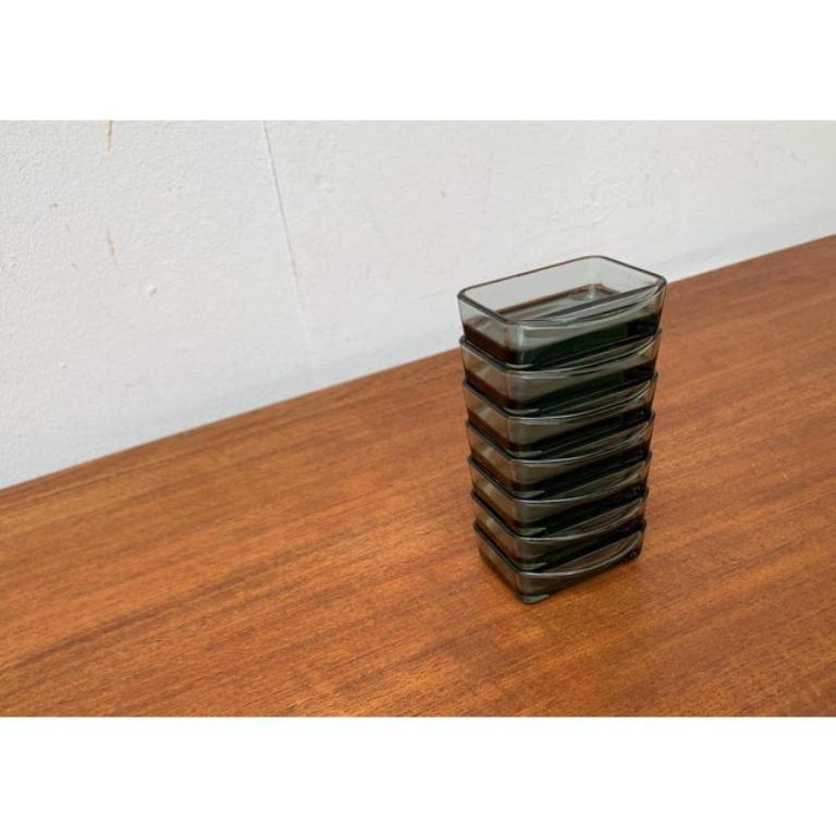 Mid-Century Modern Ensemble de 7 petits plateaux-bols en verre Cabaret danois du milieu du siècle, Holmegaard, années 1960 en vente