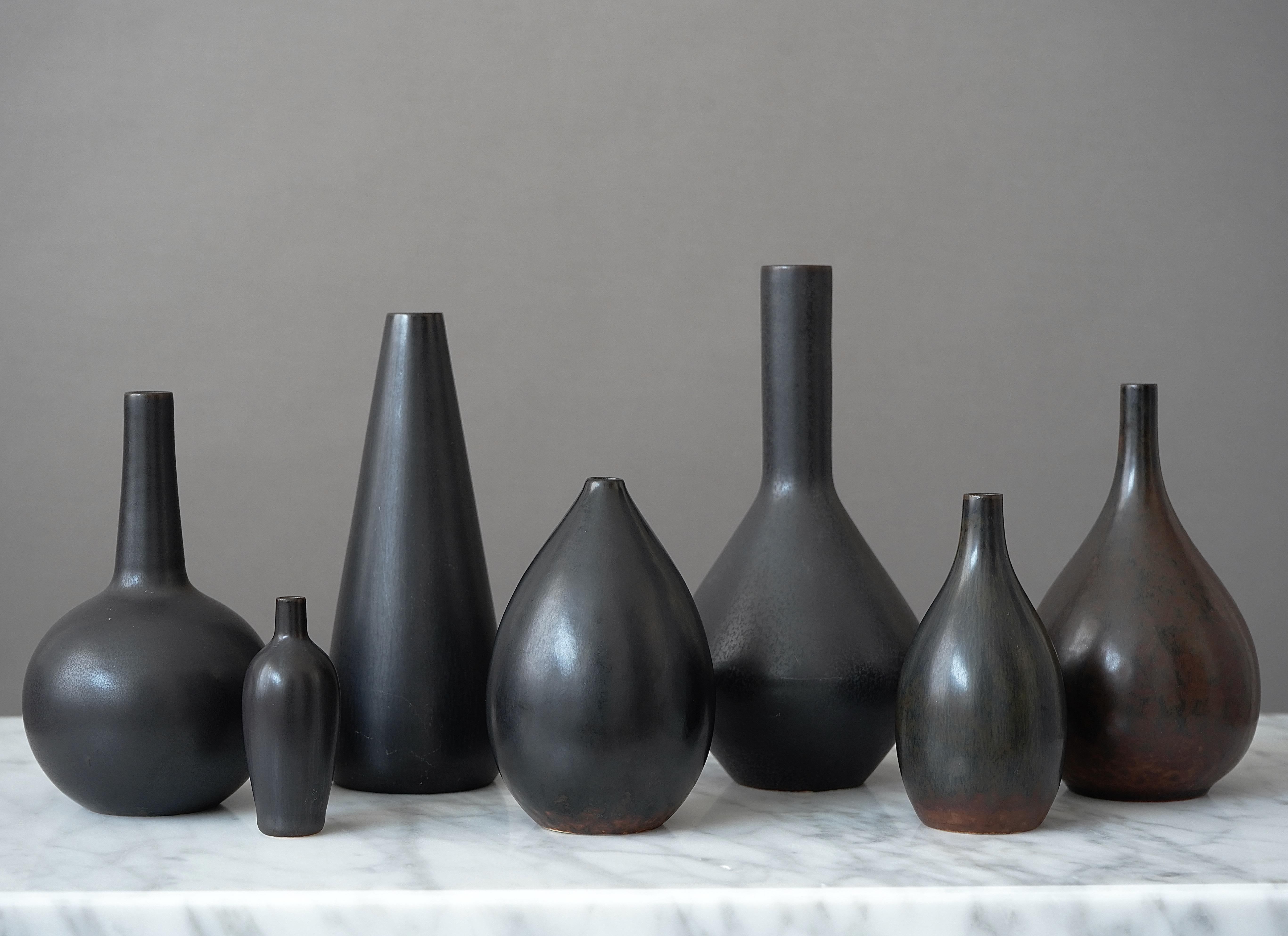 Ensemble de 7 vases en grès noir par Carl-Harry Stalhane, Rorstrand, Suède, années 1950 en vente 6