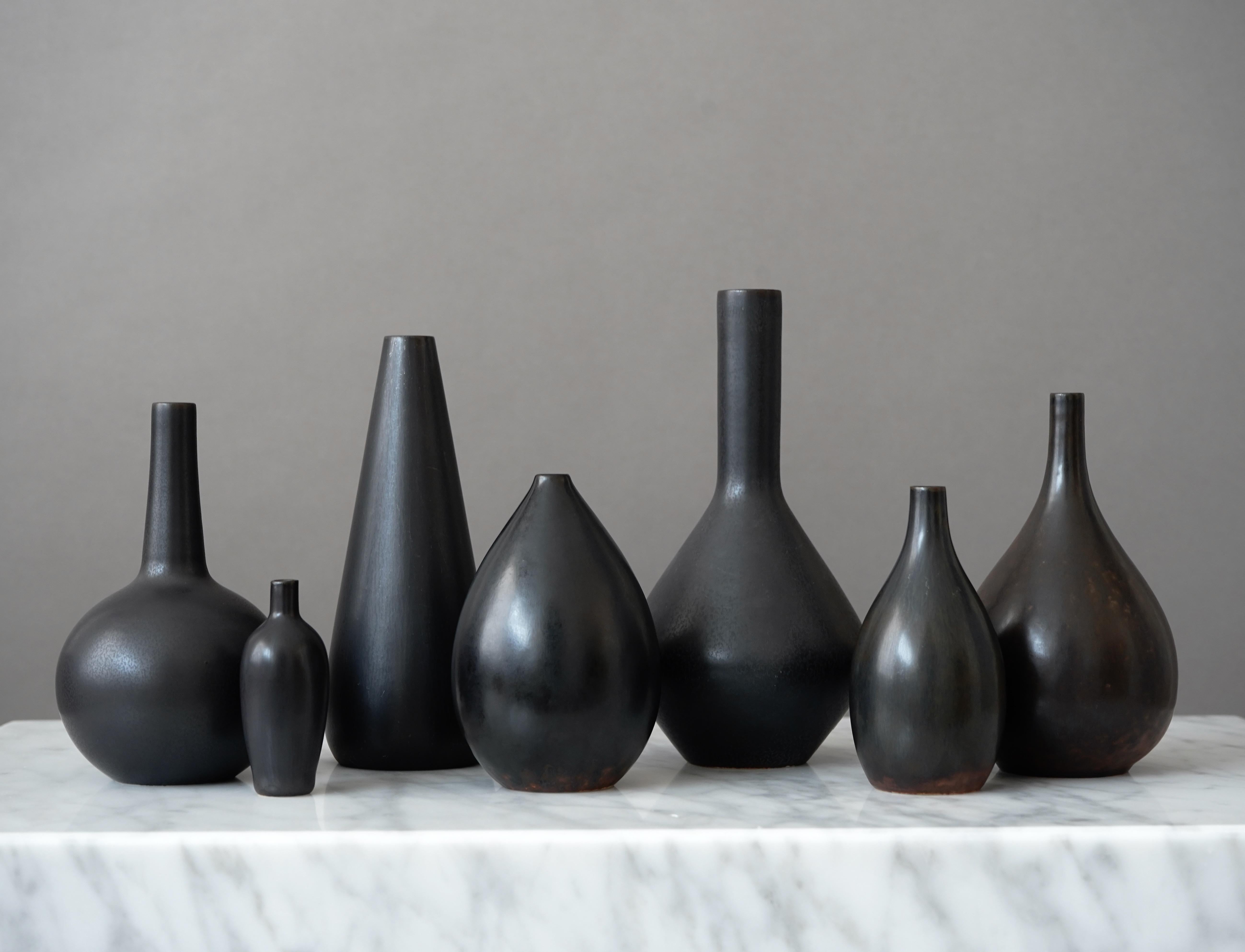 Mid-Century Modern Set of 7 Black Stoneware Vases by Carl-Harry Stalhane, Rorstrand, Sweden, 1950s For Sale
