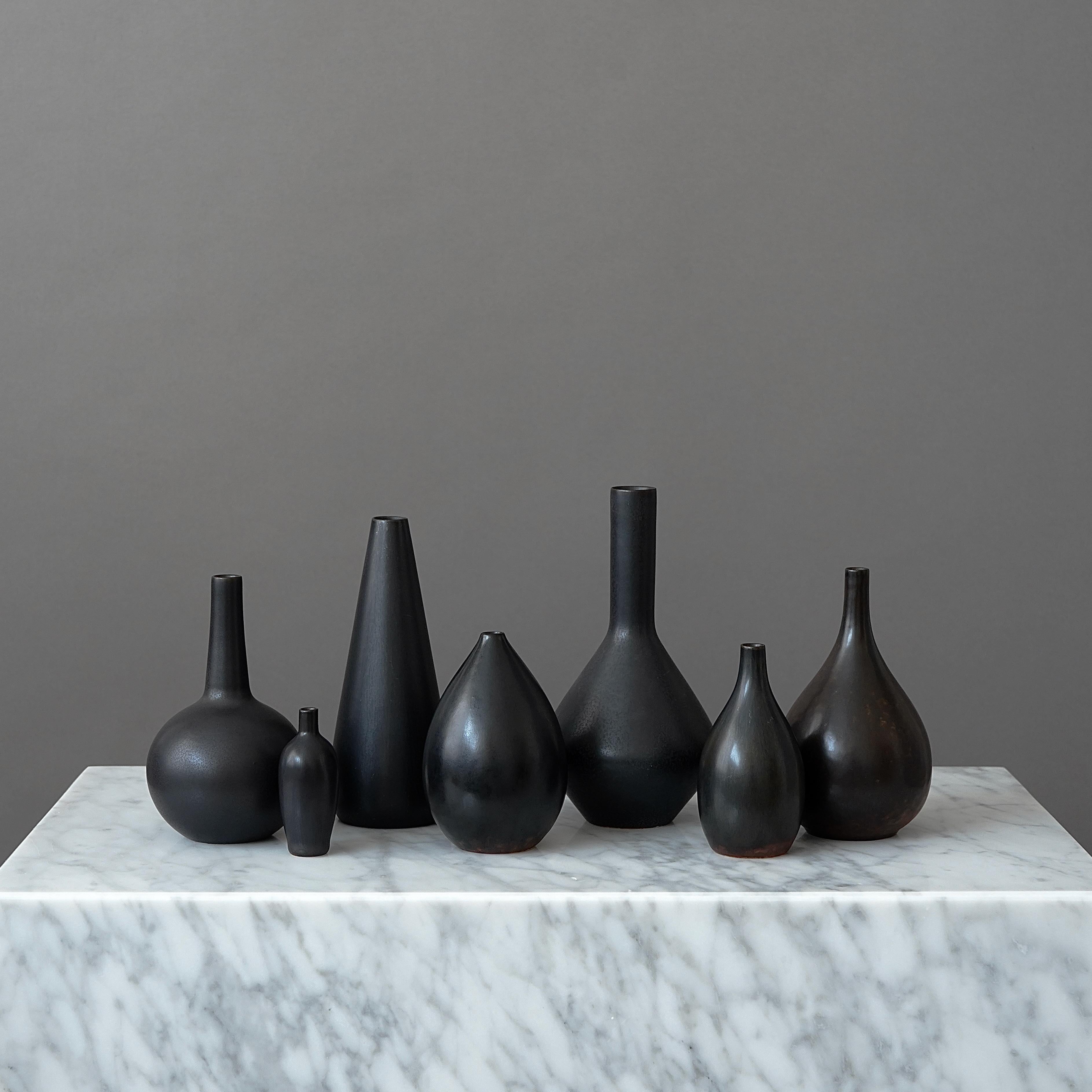 Set of 7 Black Stoneware Vases by Carl-Harry Stalhane, Rorstrand, Sweden, 1950s In Good Condition For Sale In Malmö, SE