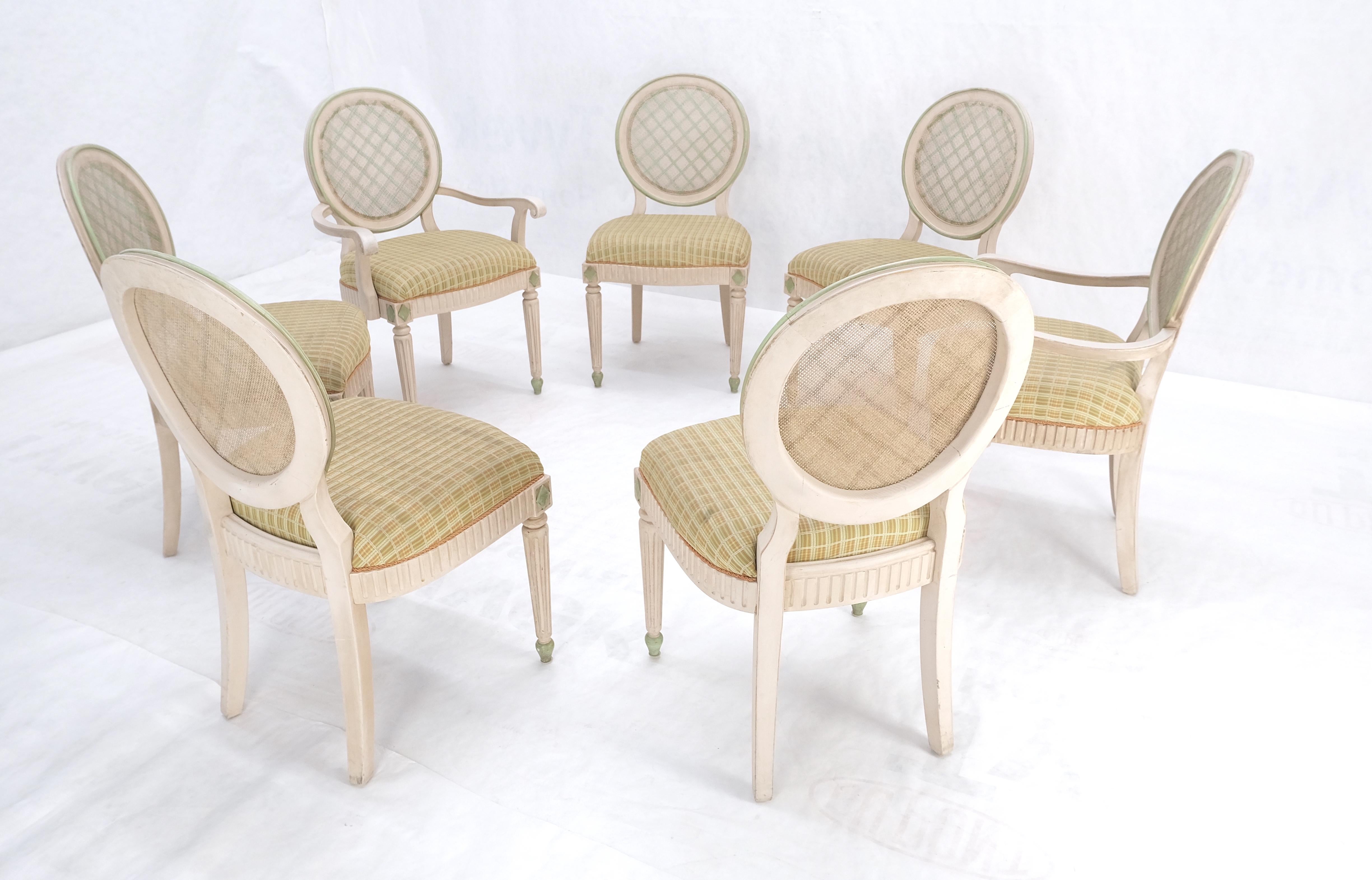 Peint à la main Ensemble de 7 chaises de salle à manger suédoises à dossiers ovales décorés de peinture blanchie à la chaux NICE ! en vente