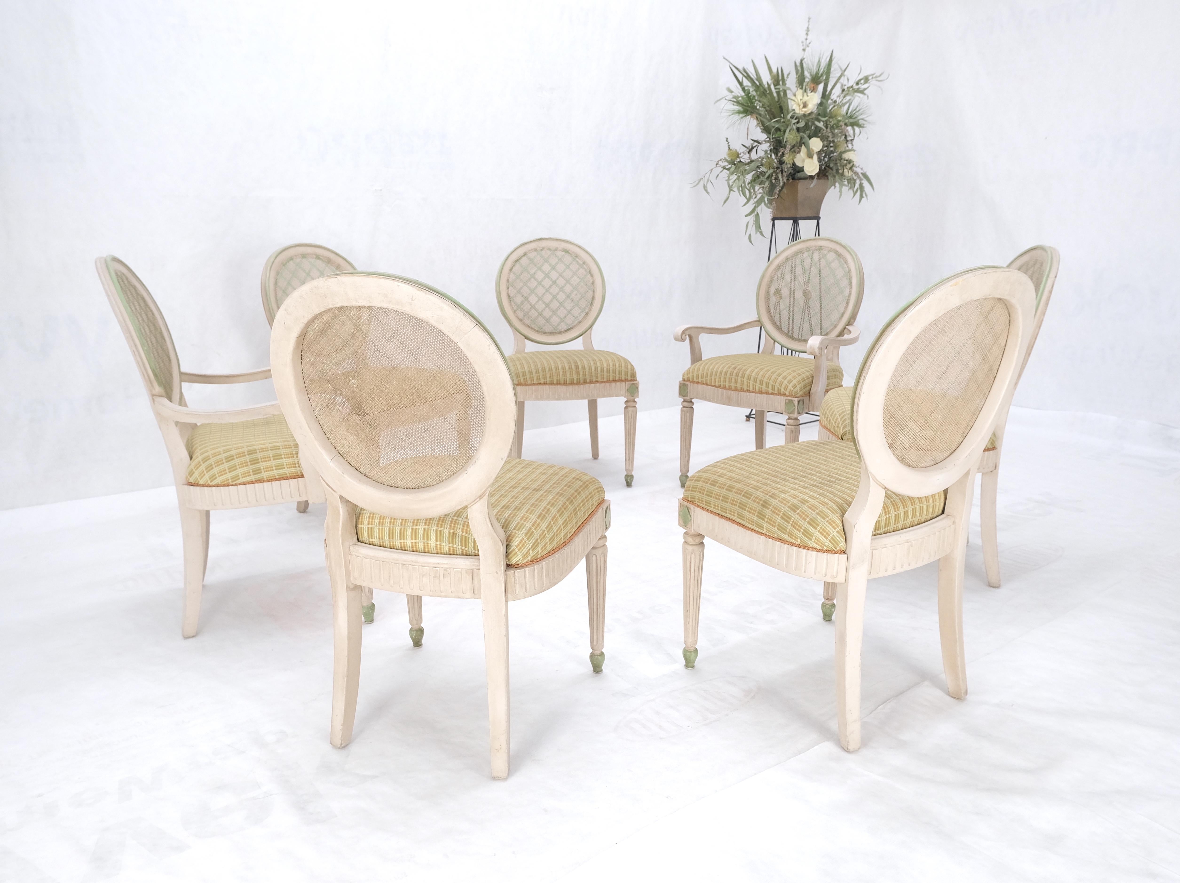 Ensemble de 7 chaises de salle à manger suédoises à dossiers ovales décorés de peinture blanchie à la chaux NICE ! en vente 1