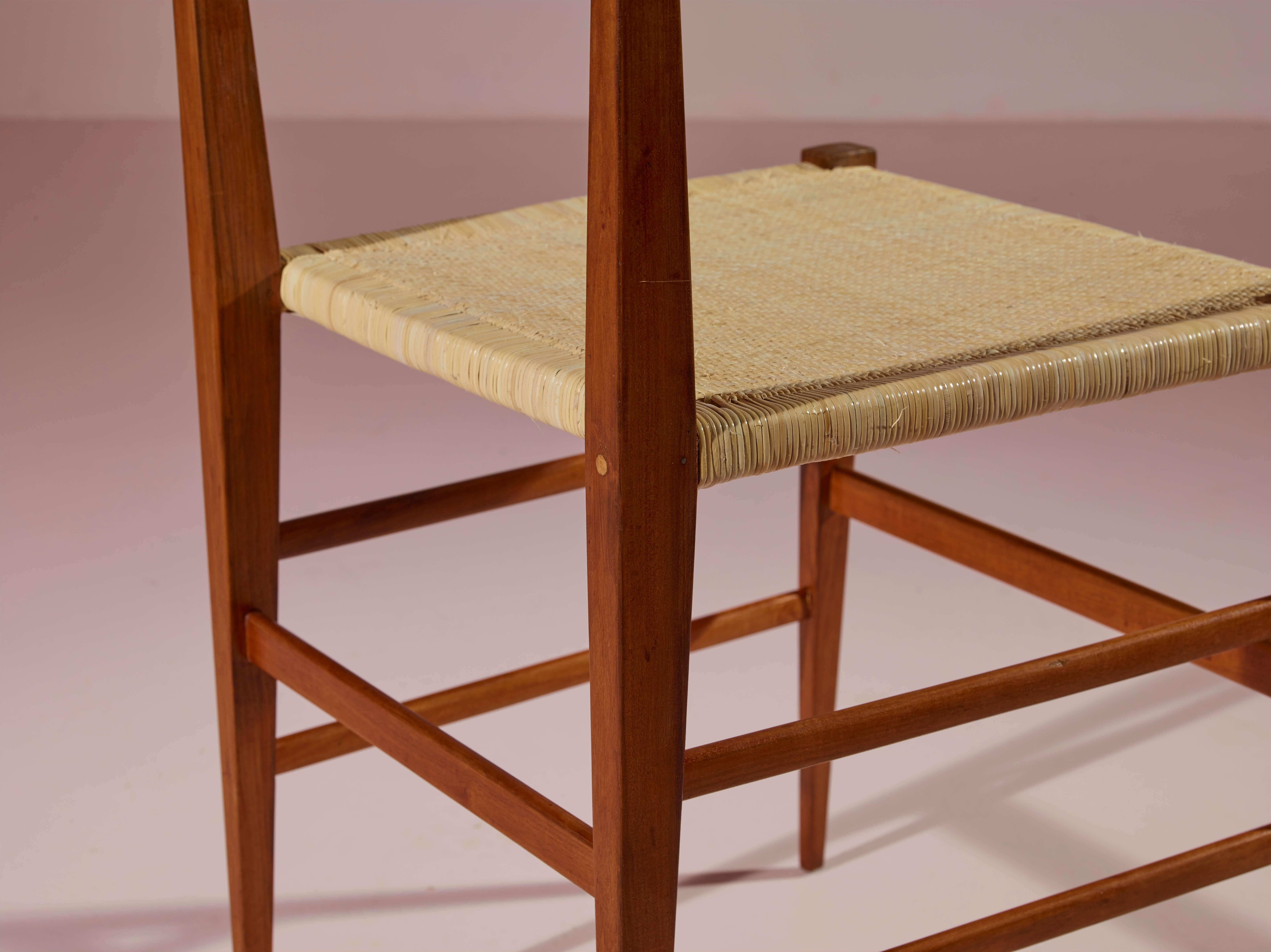 Juego de 7 sillas chiavari de teca modelo 