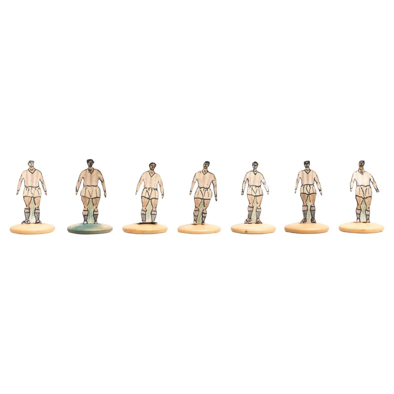 Set von 7 traditionellen antiken Soccer-Spielfiguren mit Knopfleiste, um 1950