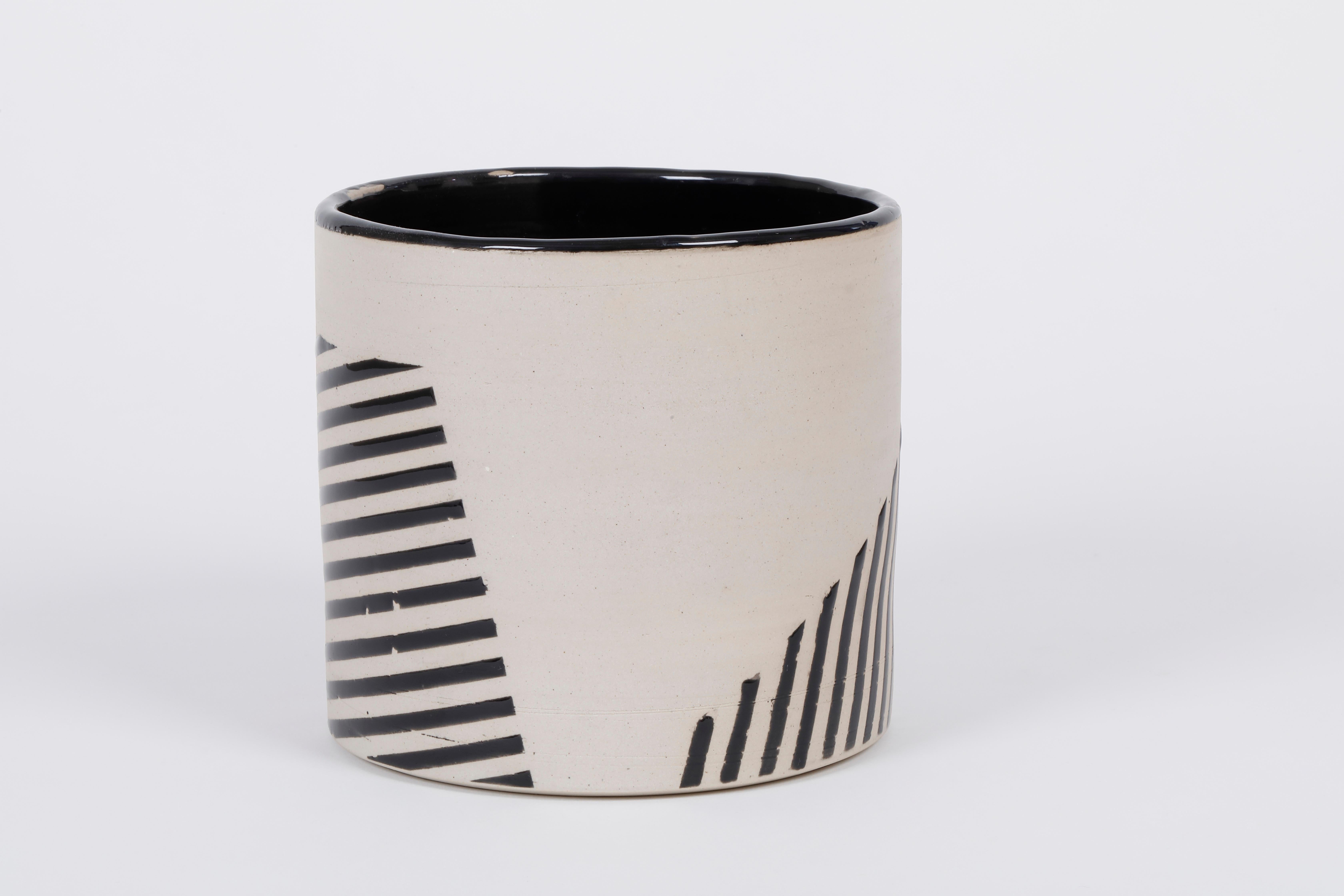 7 black & white ceramic vases, XXIe, France For Sale 4