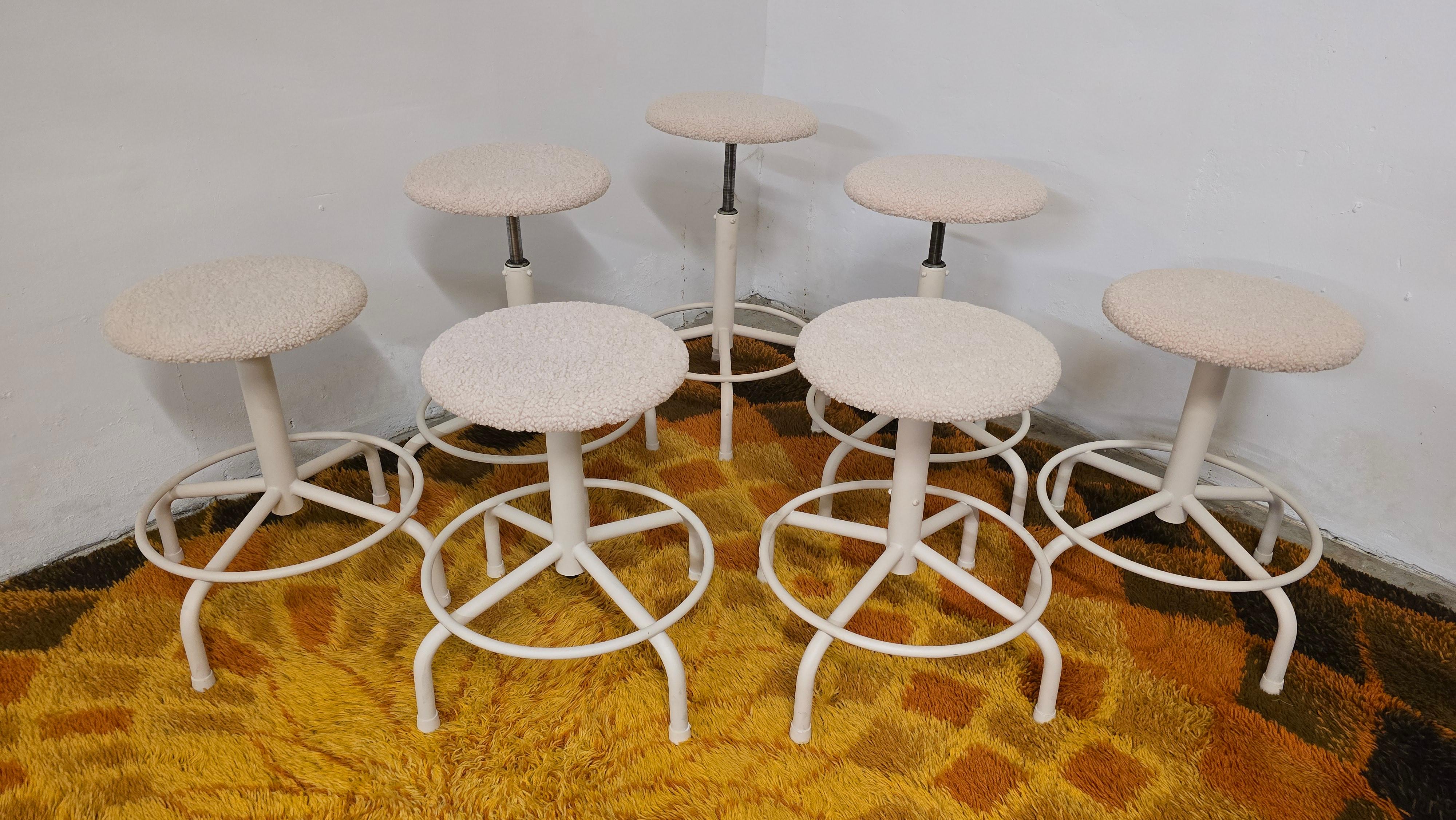 Ensemble de 7 tabourets industriels vintage réglables en vente 5