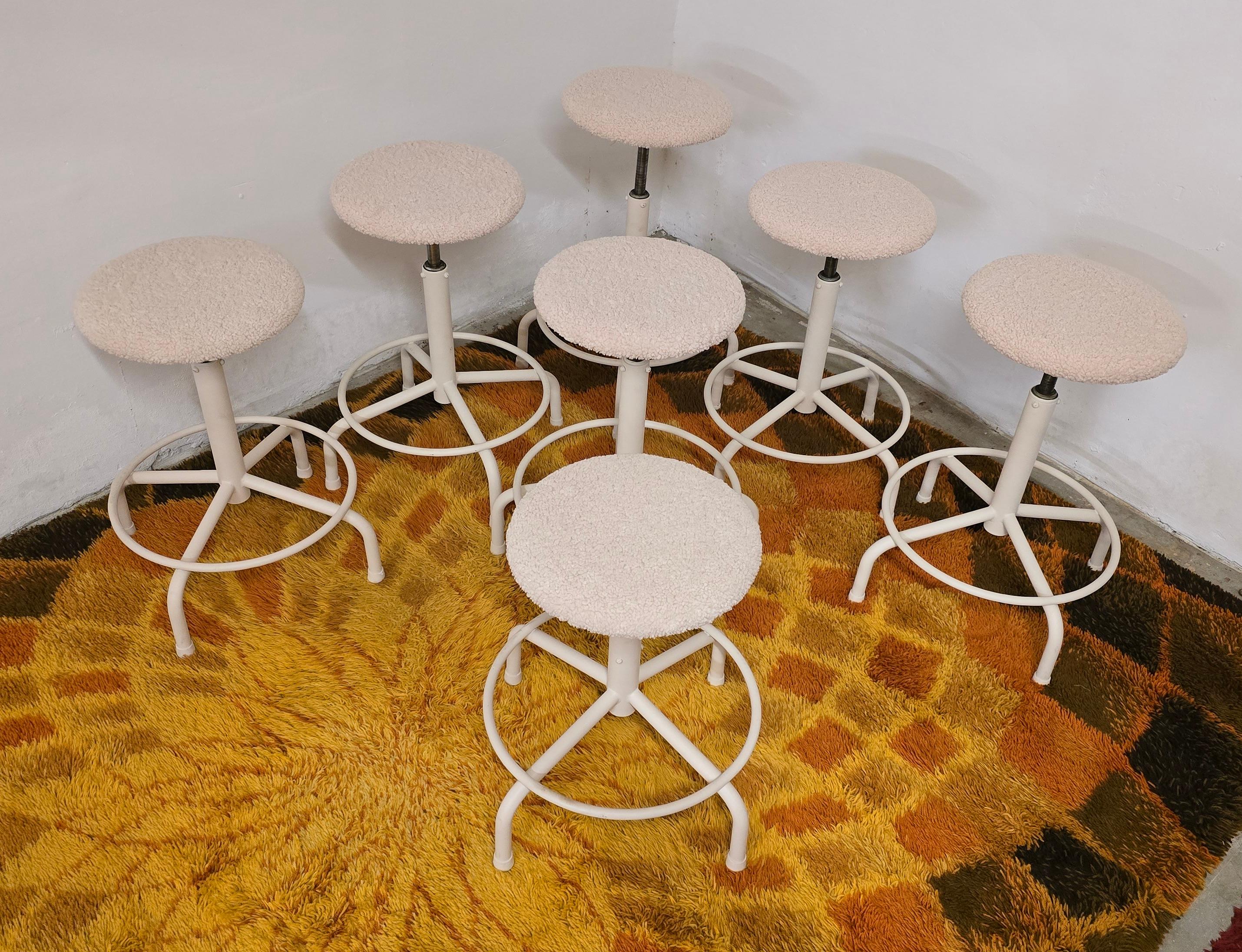 Belge Ensemble de 7 tabourets industriels vintage réglables en vente