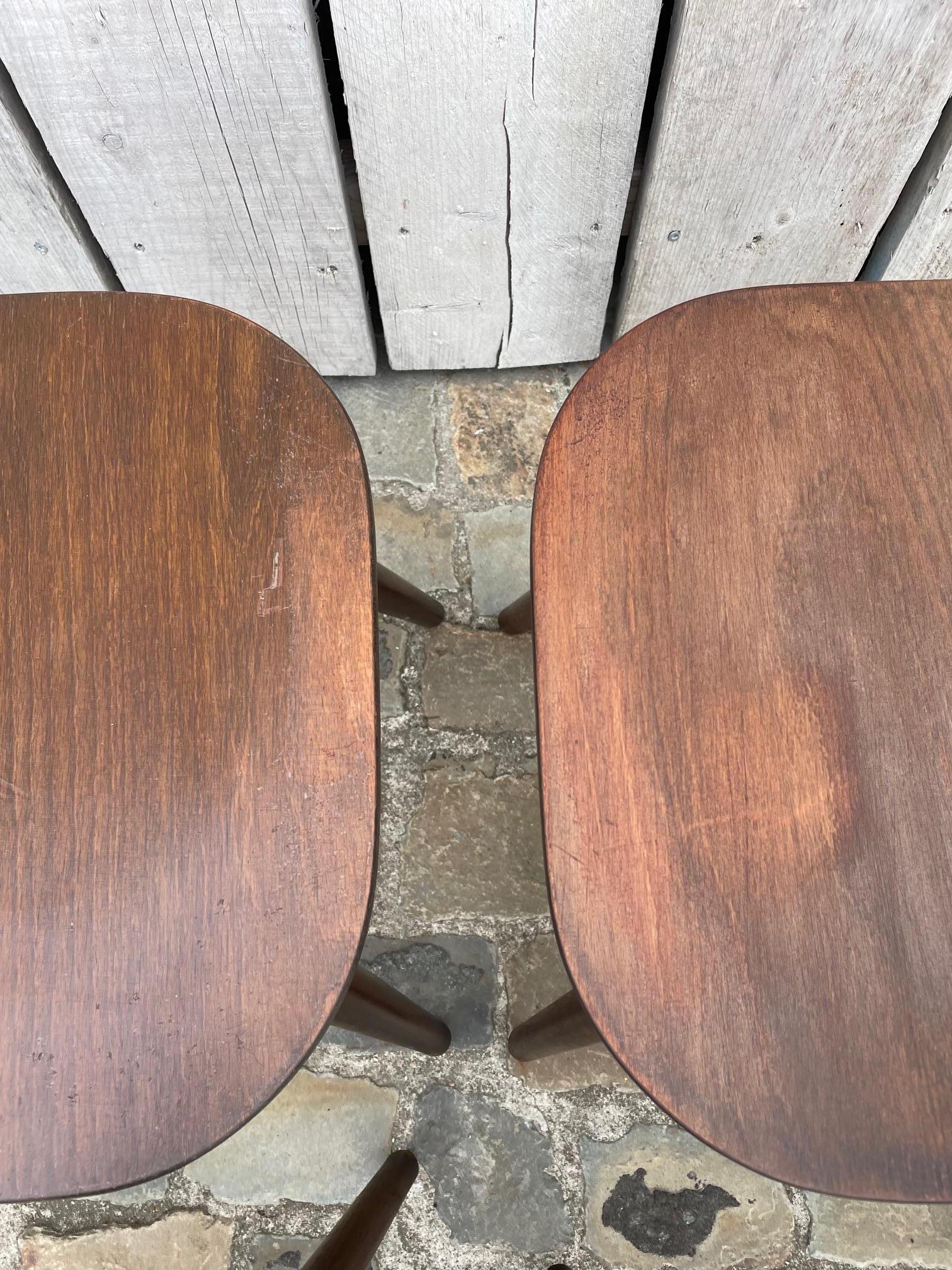 Set of 7 vintage oak stools In Good Condition For Sale In Nivelles, BE