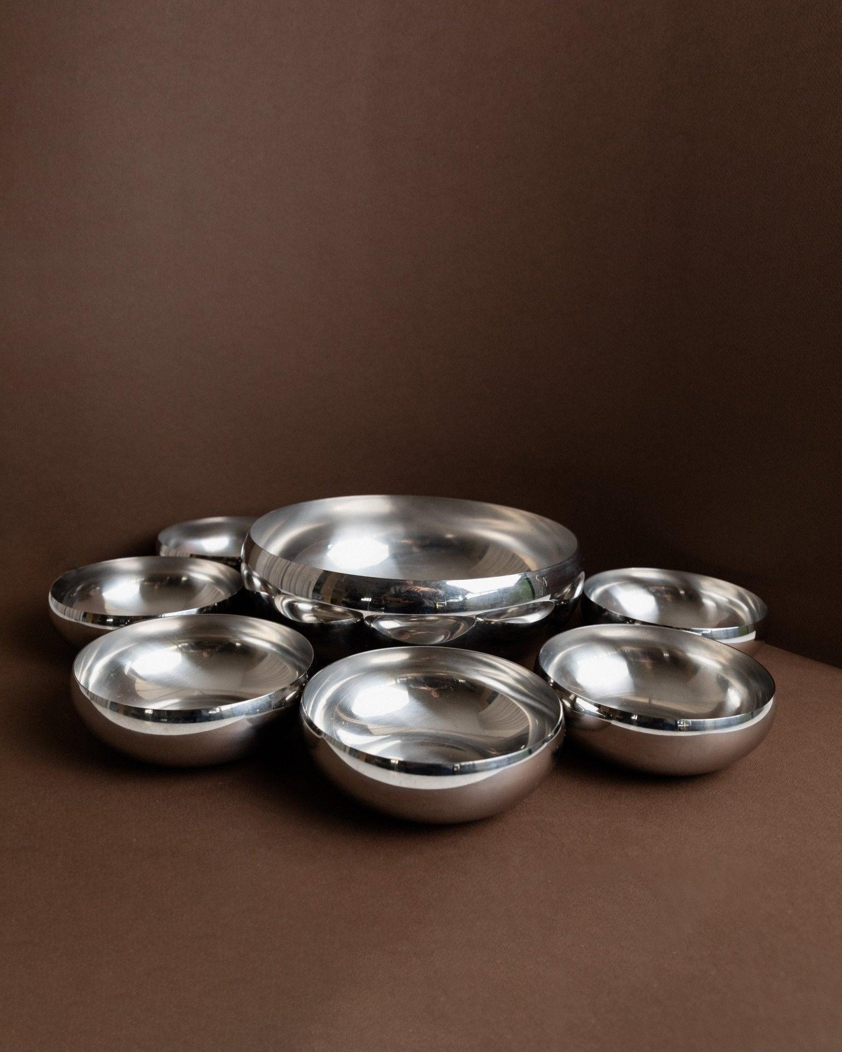 Satz von 7 Vintage-Edelstahlschüsseln A Space Age Design, Italien, 1980er Jahre (Italienisch) im Angebot