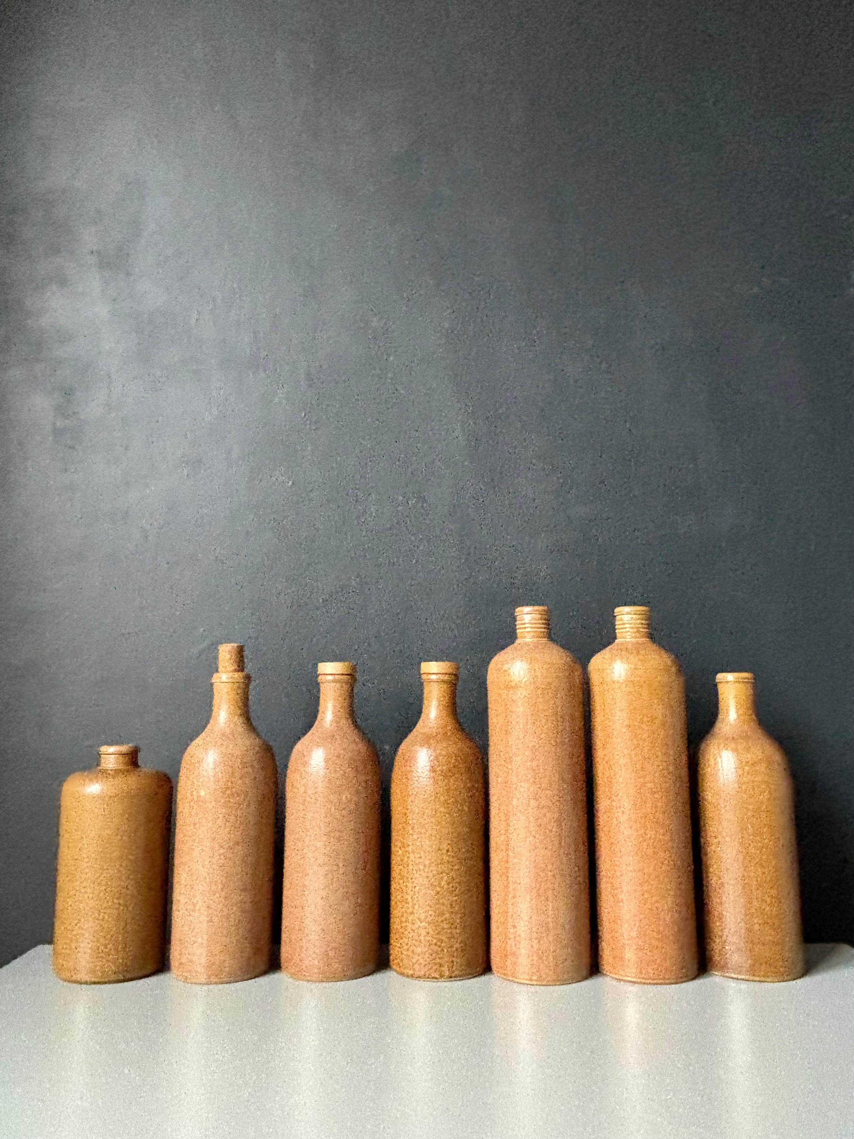 Set di 7 vasi a bottiglia d'epoca in gres smaltato al sale In condizioni buone in vendita a Copenhagen, DK