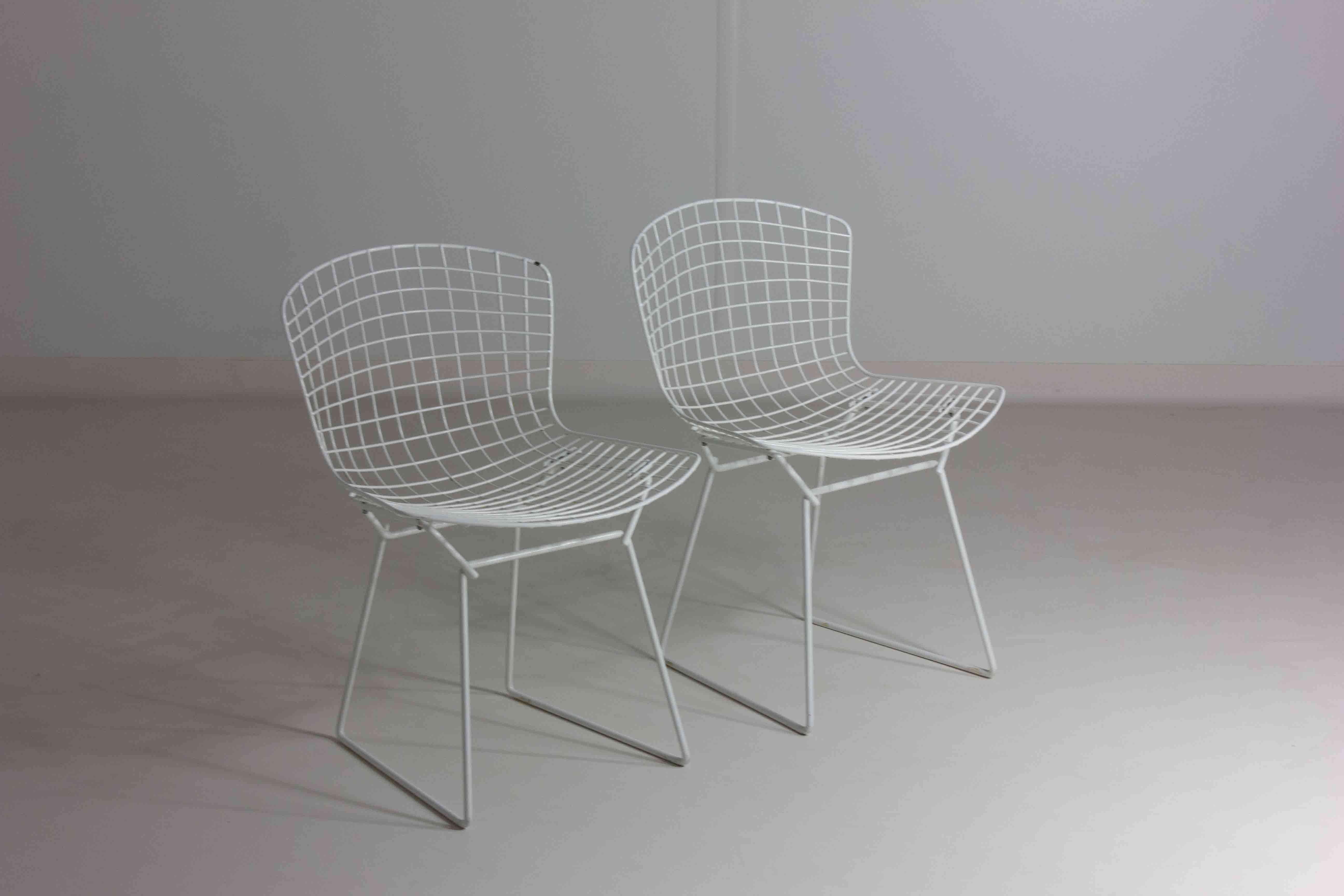 Satz von 7 weiß beschichteten Drahtstühlen von Harry Bertoia für Knoll, 1970er Jahre im Angebot 10