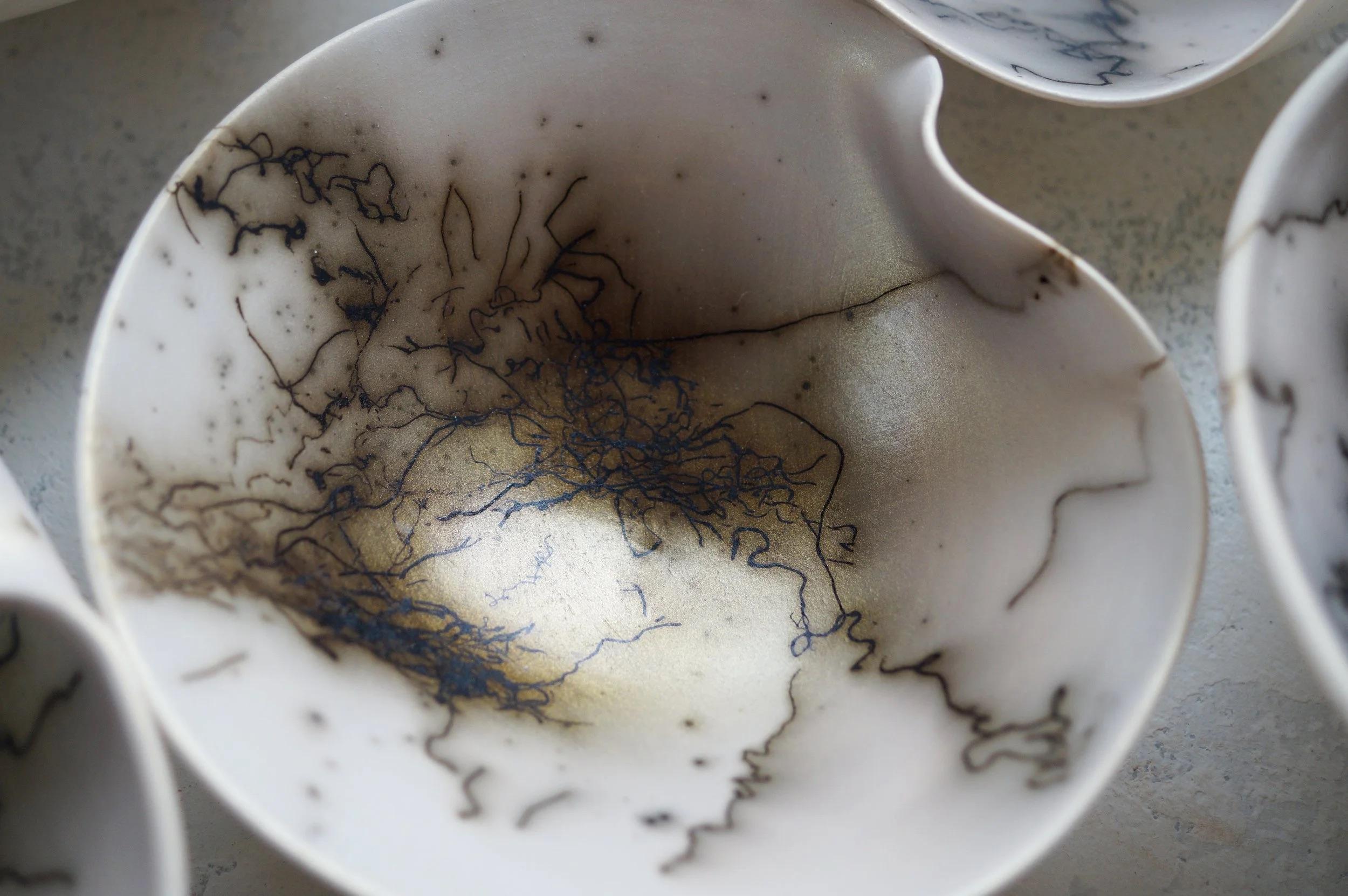 Conjunto de 70 esculturas de pared de Raku en porcelana dorada de Natalya Sevastyanova Otro en venta