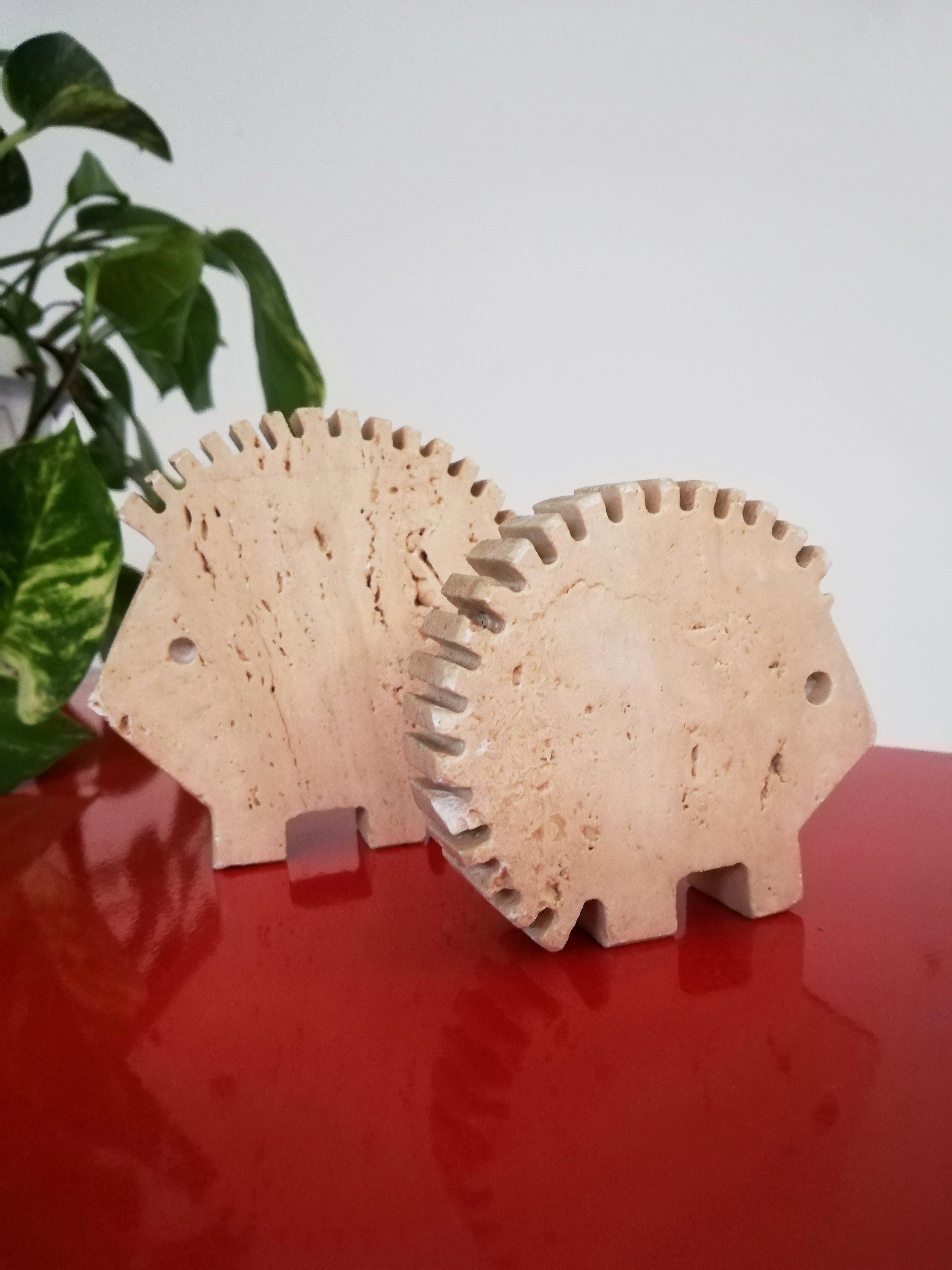 Set of 70s Travertine Hedgehogs Sculptures attributable to Fratelli Mannelli In Good Condition For Sale In Roma, IT