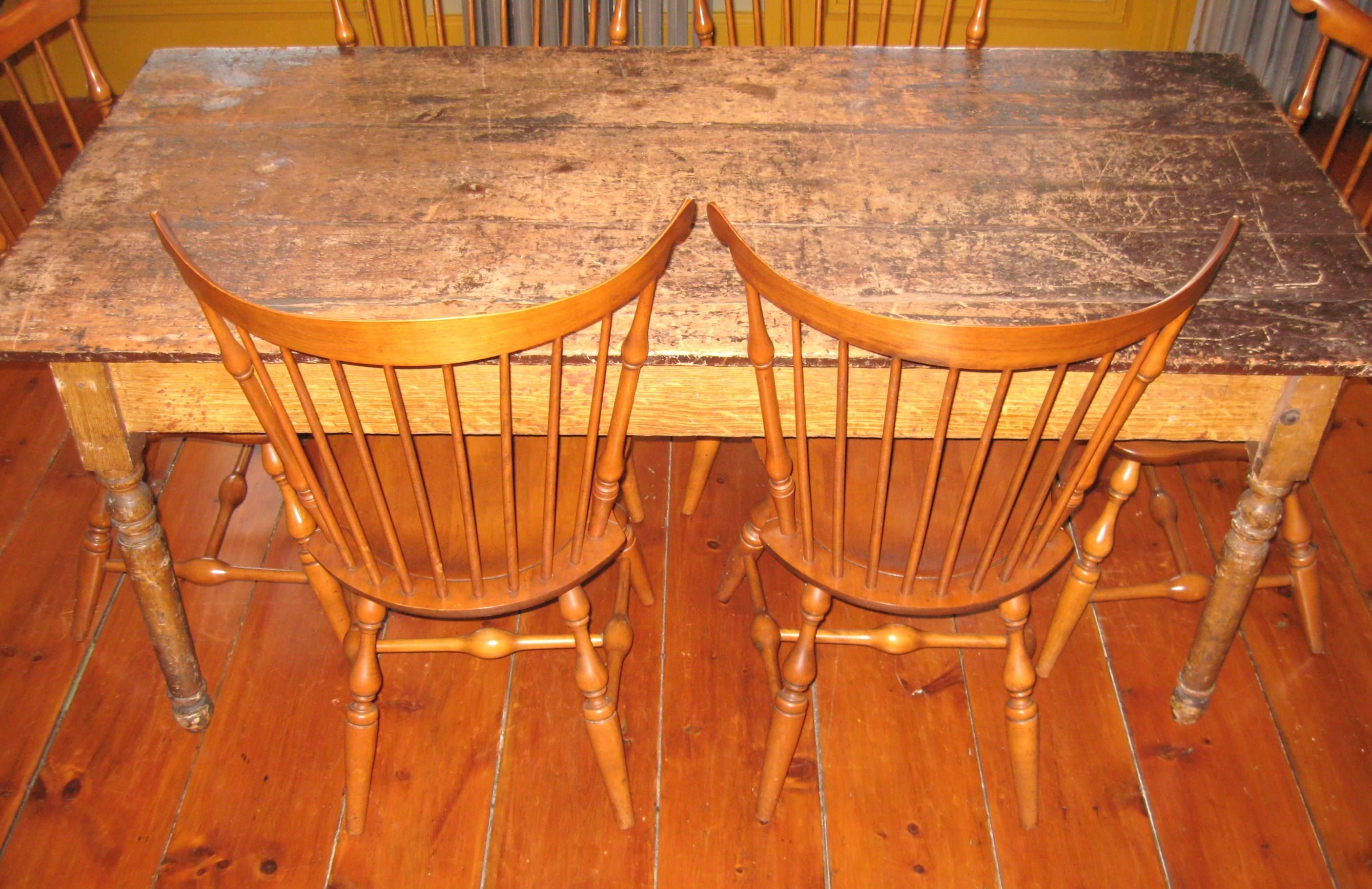 Set of Six 1930s Pine Windsor Farm House Rustic Chairs Nichols & Stone Co In Good Condition In Wallkill, NY
