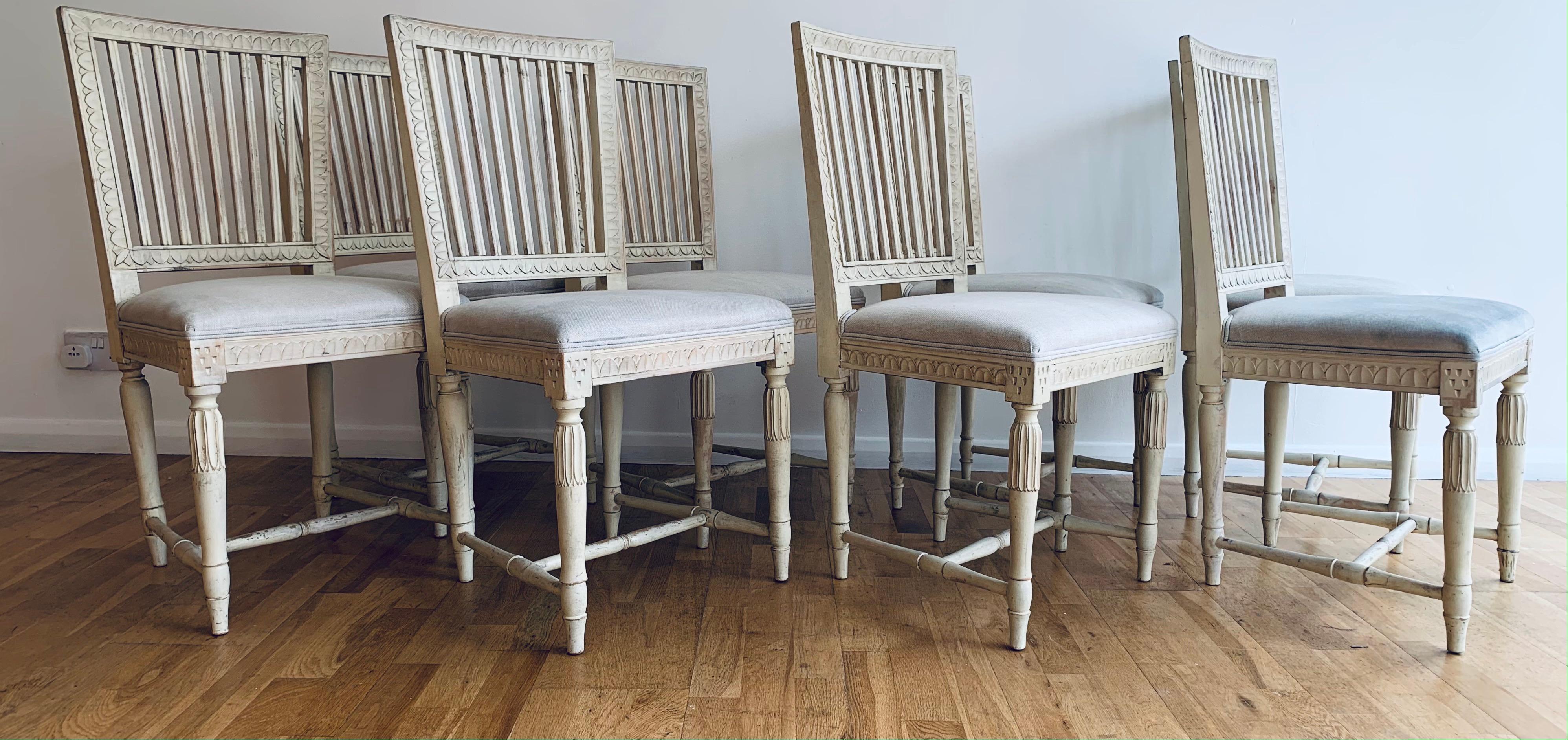 Set of 8 1930s Swedish Stick Back Painted Dining Chairs In Good Condition In London, GB
