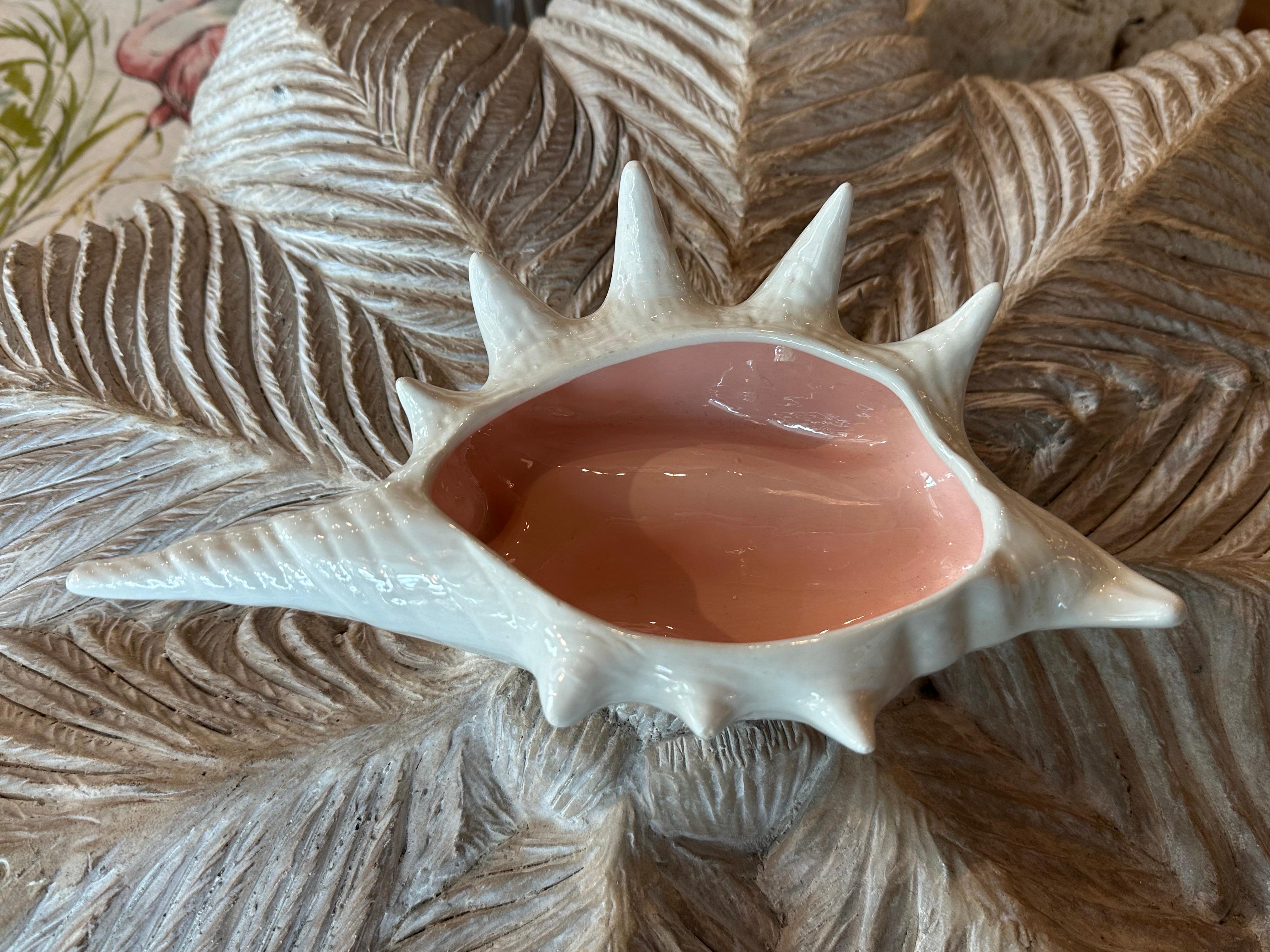 Satz von 8 1960er Keramik Muschelschalen Rosa Weiß Muschelschalen Gefäße Palm Beach im Angebot 2