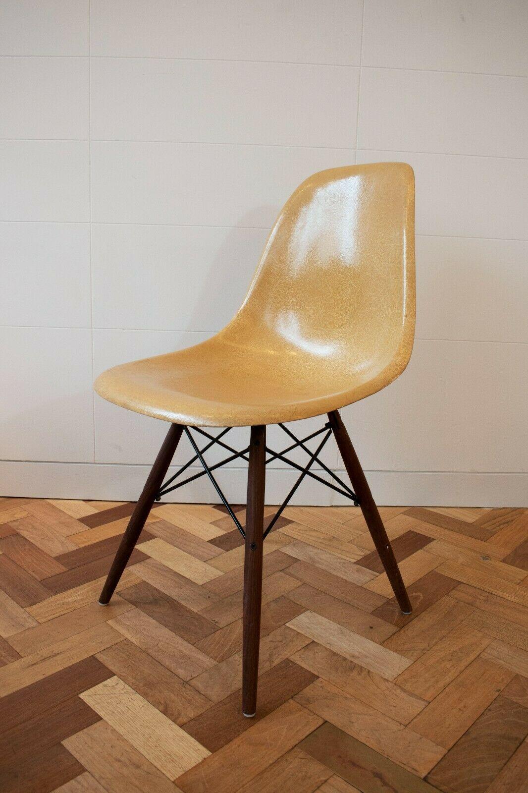 Set of 8 1960s Fibreglass Chairs by Charles and Ray Eames for Herman Miller 3