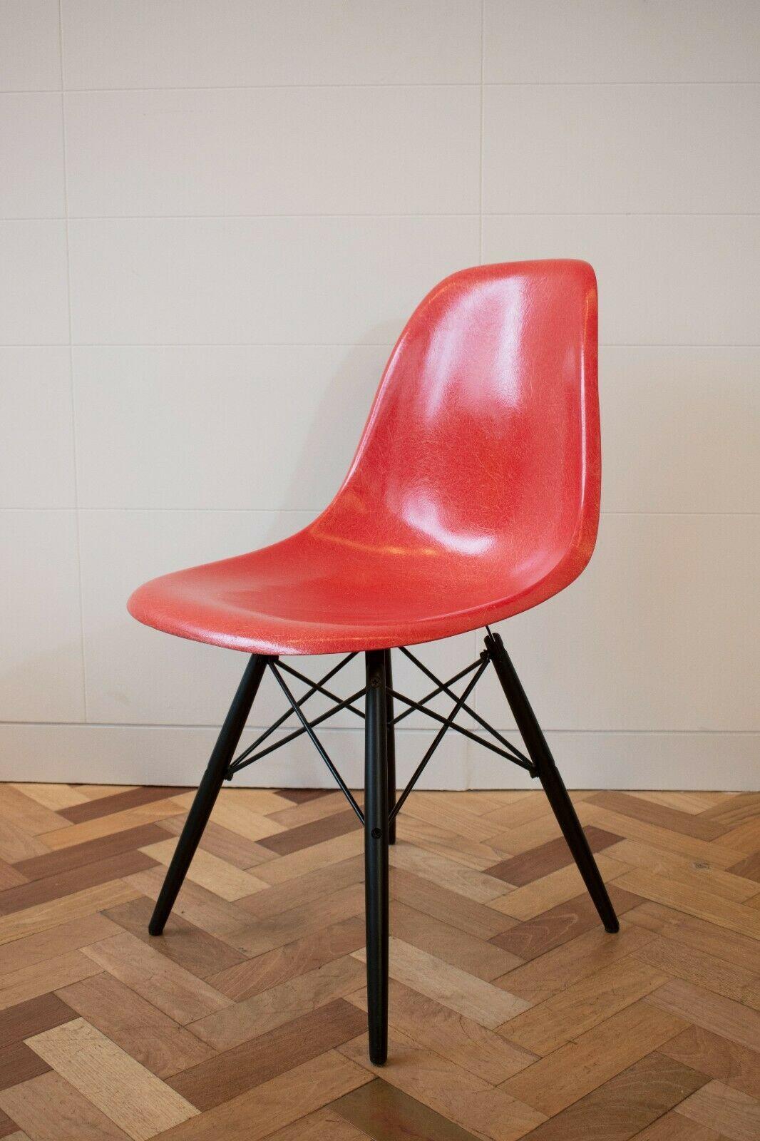 20th Century Set of 8 1960s Fibreglass Chairs by Charles and Ray Eames for Herman Miller