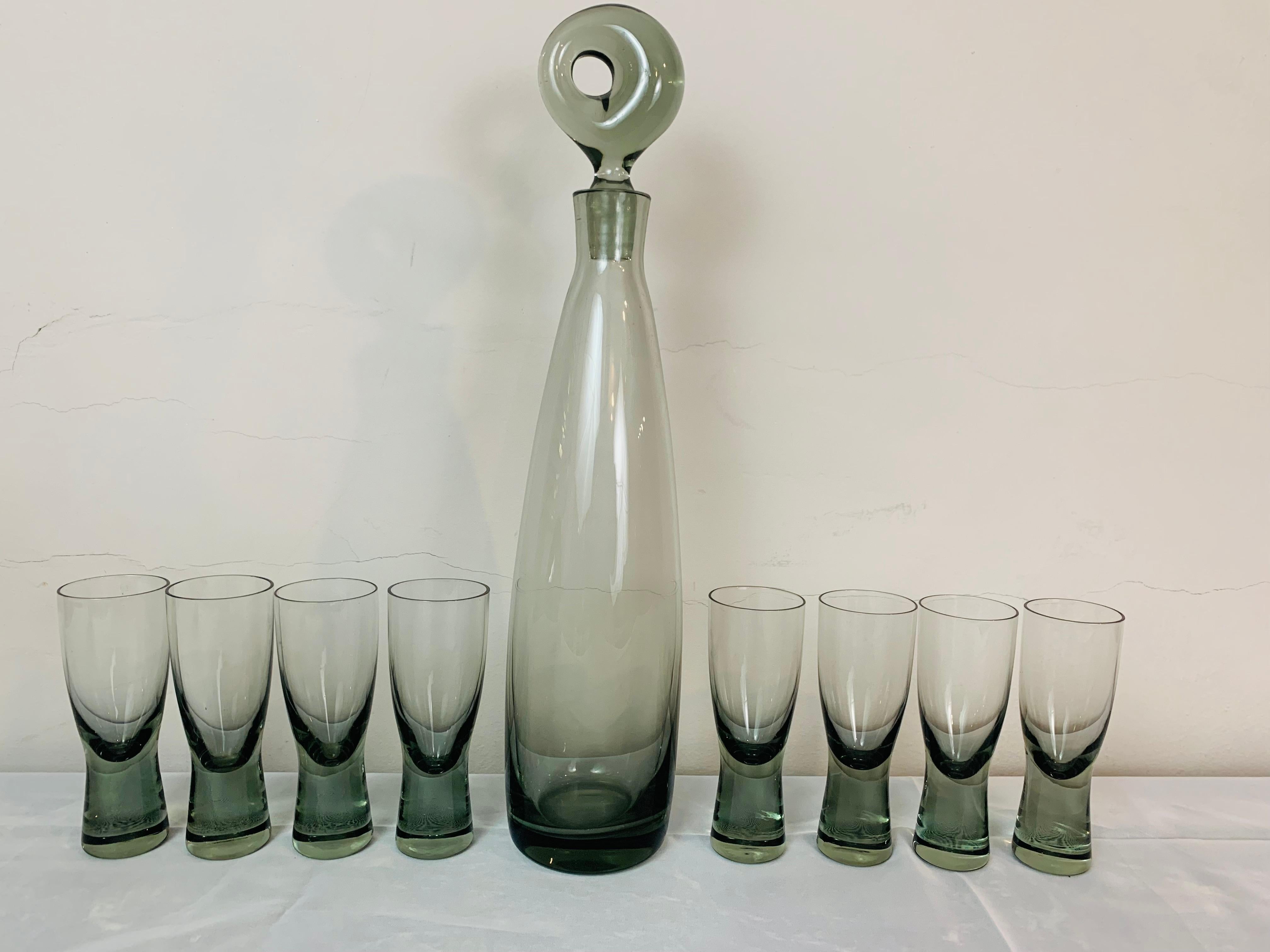 Set of 8 1960s Holmegaard Aperitif Glasses & Aristokat Decanter by Per Lütken In Good Condition In London, England